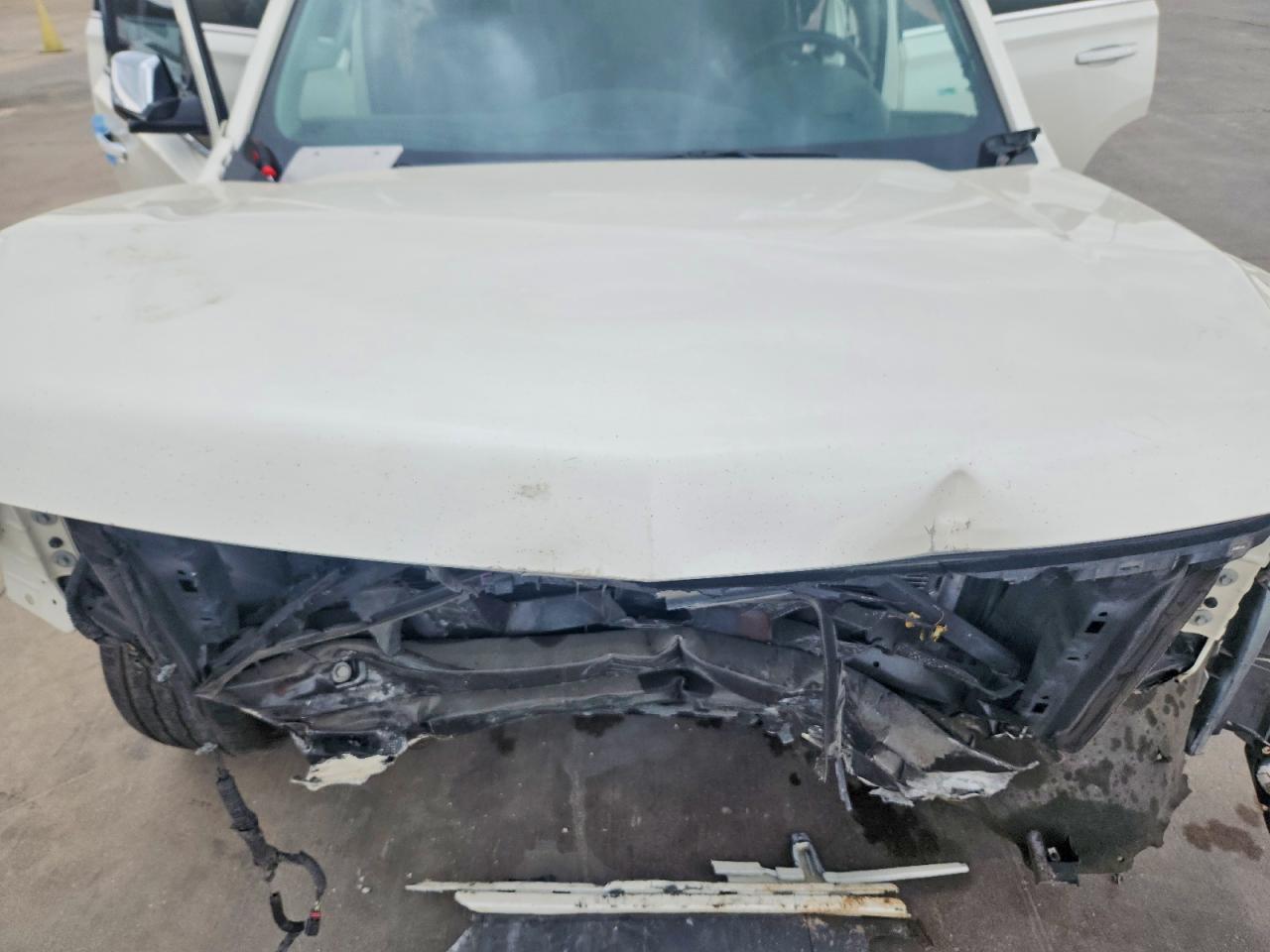 2015 Chevrolet Tahoe C1500 Ltz White vin: 1GNSCCKC0FR722217