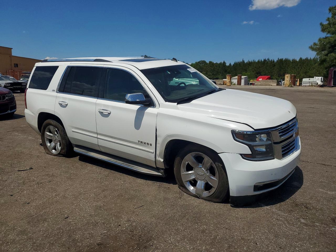 2015 Chevrolet Tahoe C1500 Ltz Белый vin: 1GNSCCKC1FR101908