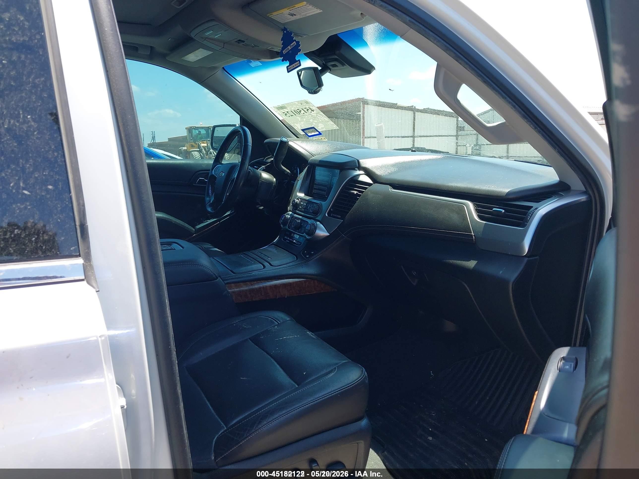 2019 Chevrolet Tahoe Premier White vin: 1GNSCCKC1KR316344