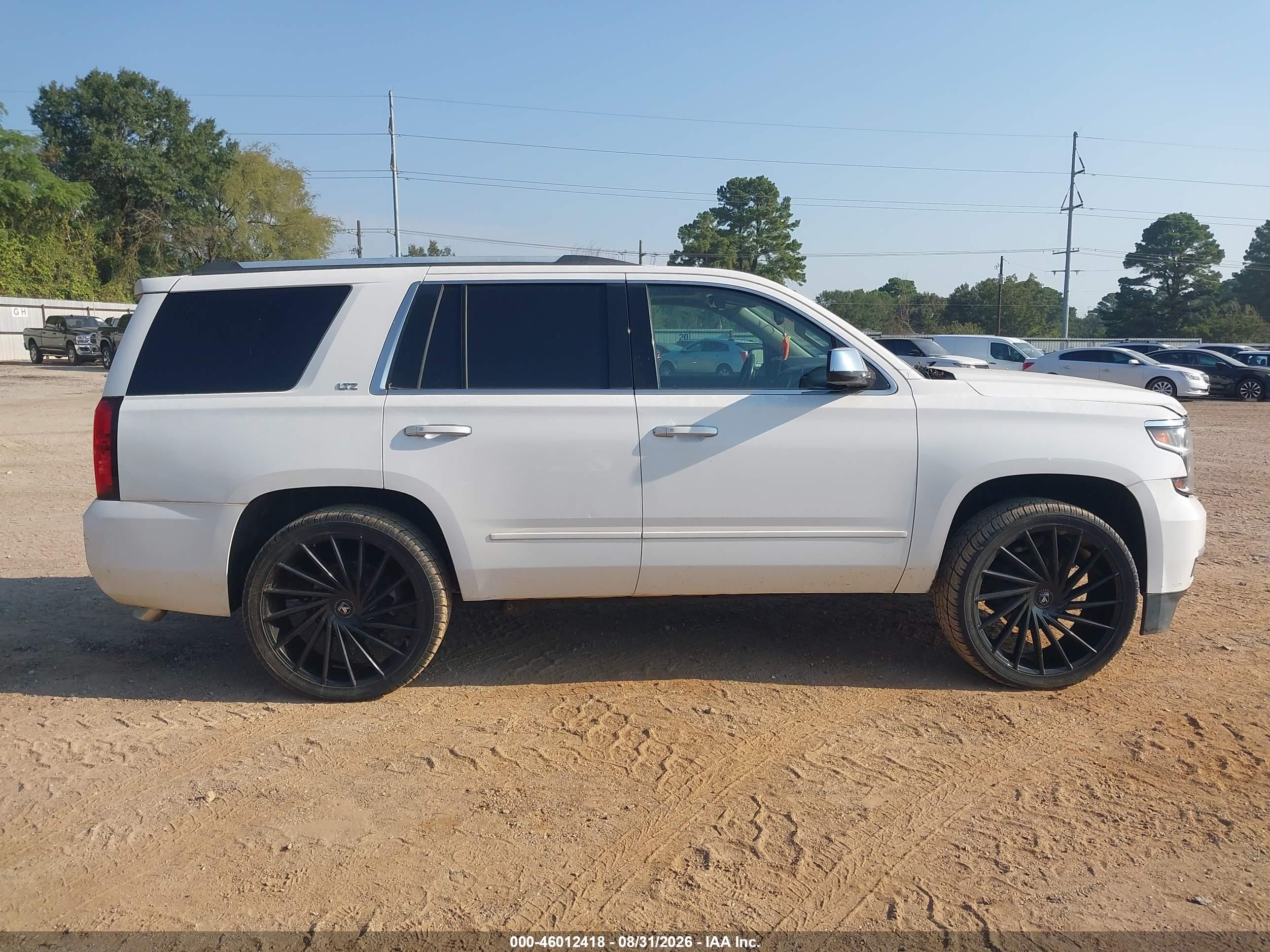 2015 Chevrolet Tahoe Ltz Белый vin: 1GNSCCKC2FR174317