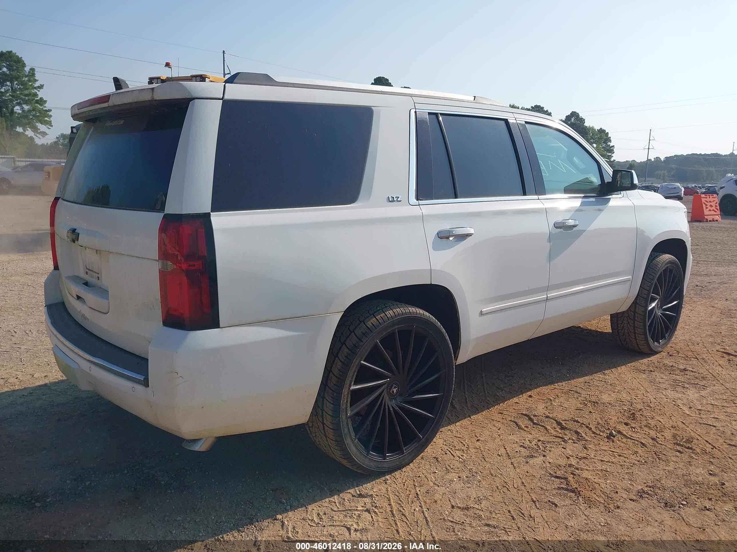 2015 Chevrolet Tahoe Ltz Белый vin: 1GNSCCKC2FR174317