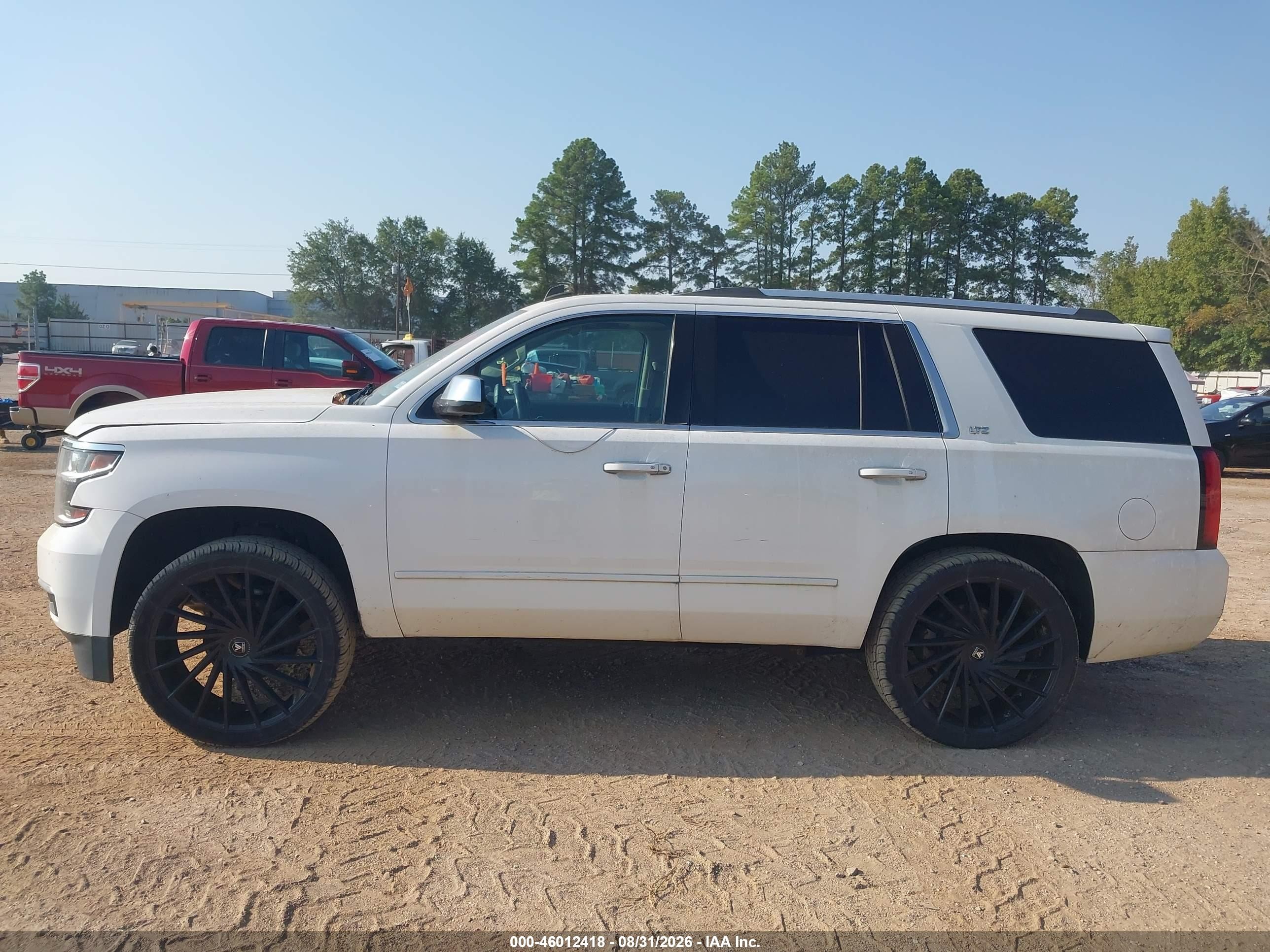 2015 Chevrolet Tahoe Ltz Белый vin: 1GNSCCKC2FR174317