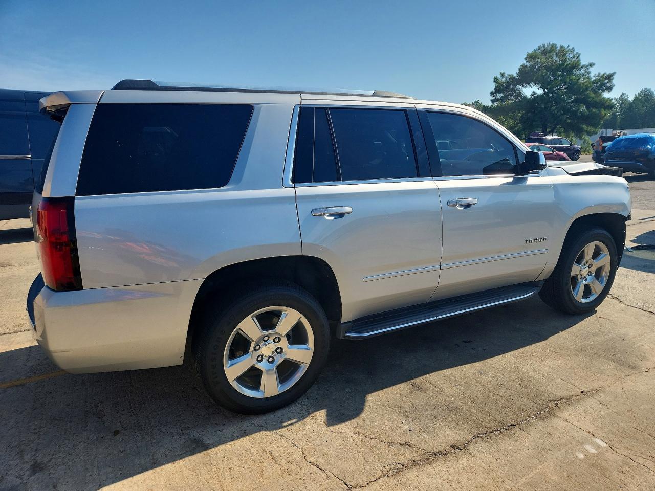 2019 Chevrolet Tahoe C1500 Premier Silver vin: 1GNSCCKC2KR387648