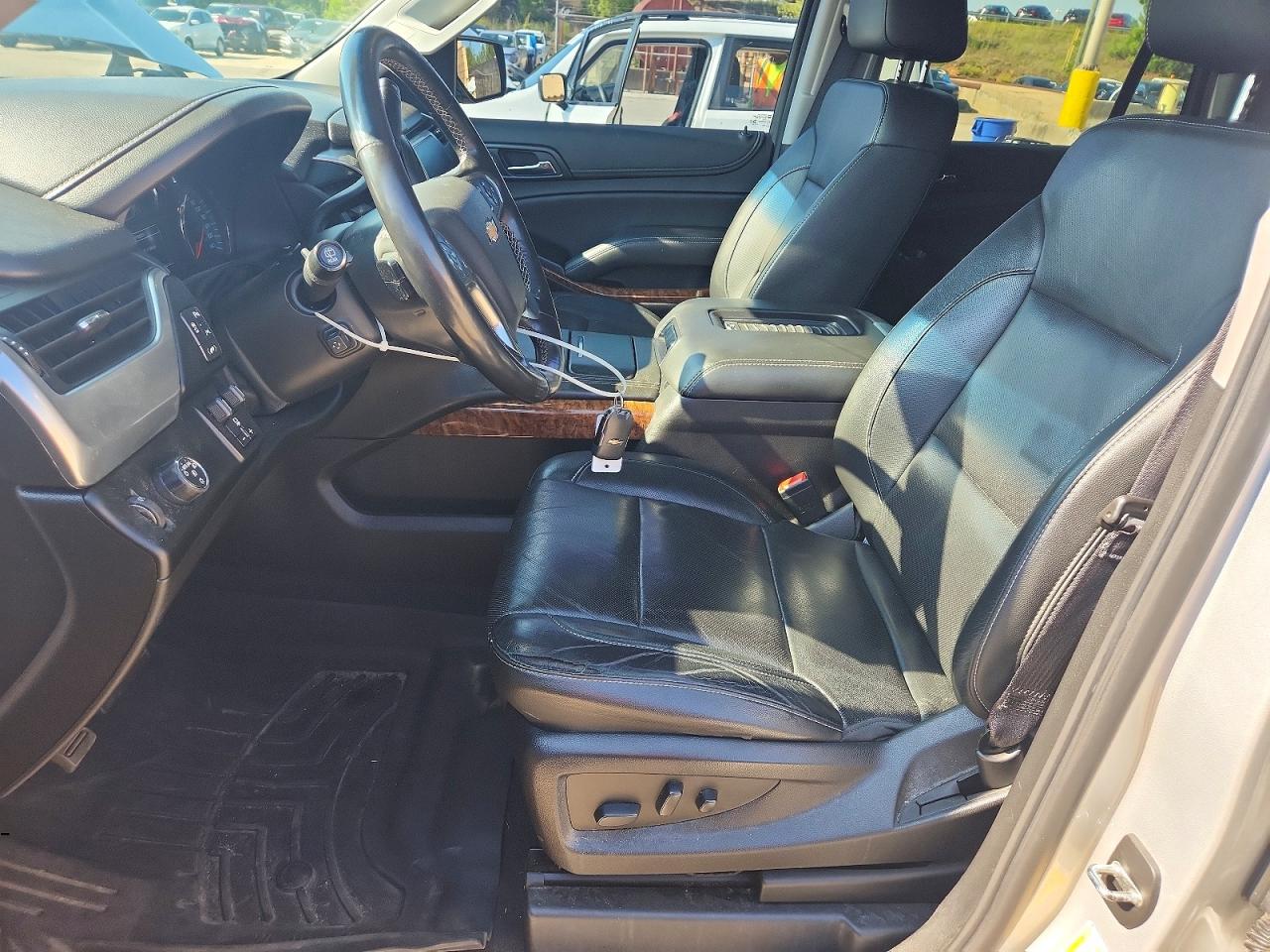 2019 Chevrolet Tahoe C1500 Premier Silver vin: 1GNSCCKC2KR387648