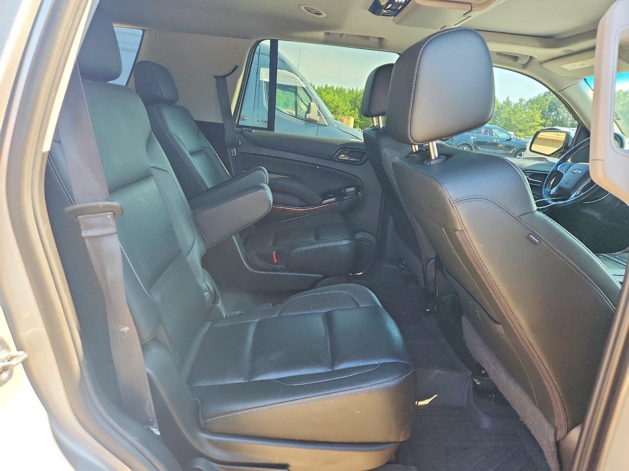 2019 Chevrolet Tahoe C1500 Premier Silver vin: 1GNSCCKC2KR387648