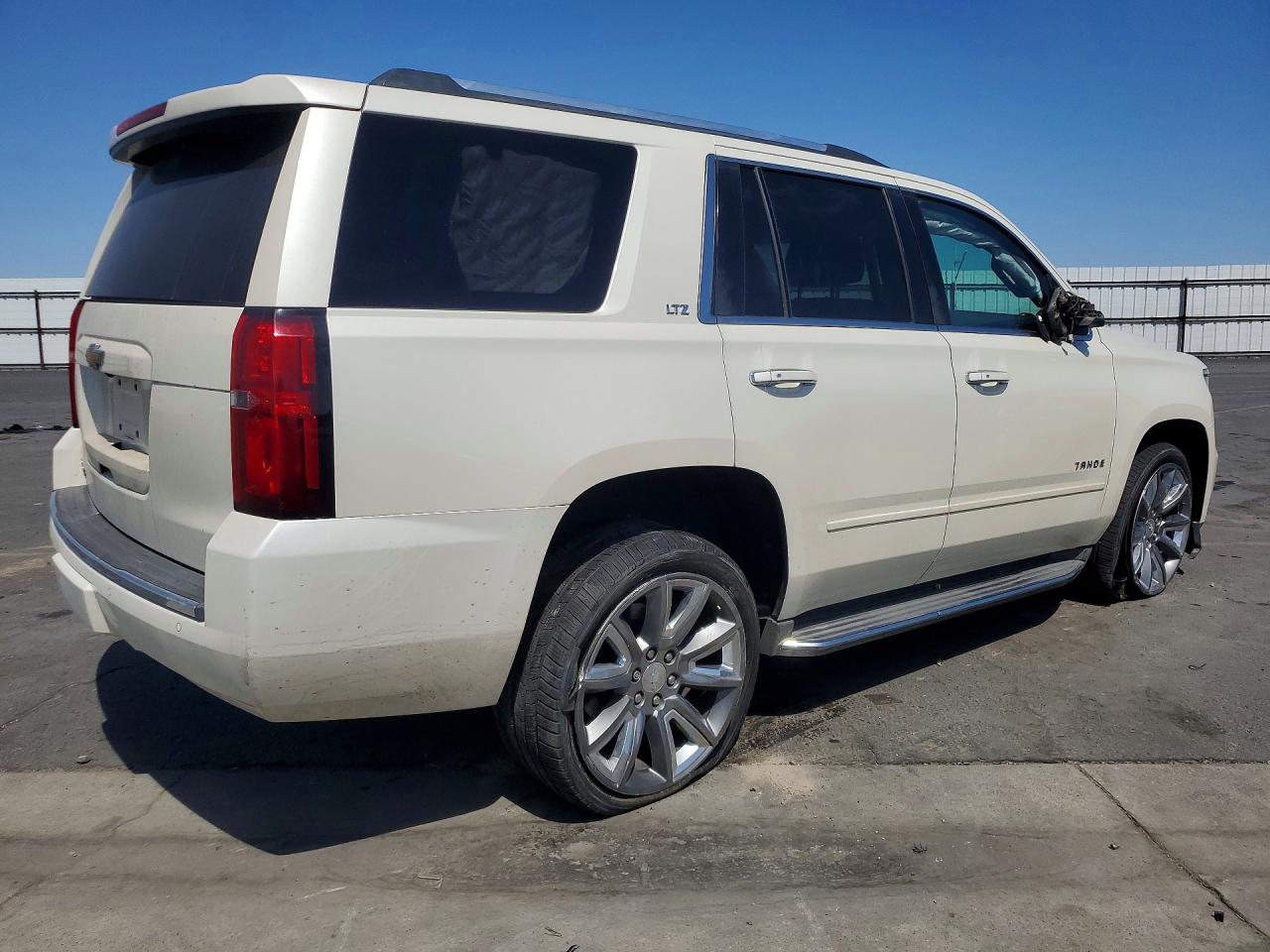 2015 Chevrolet Tahoe C1500 Ltz Белый vin: 1GNSCCKC3FR159227
