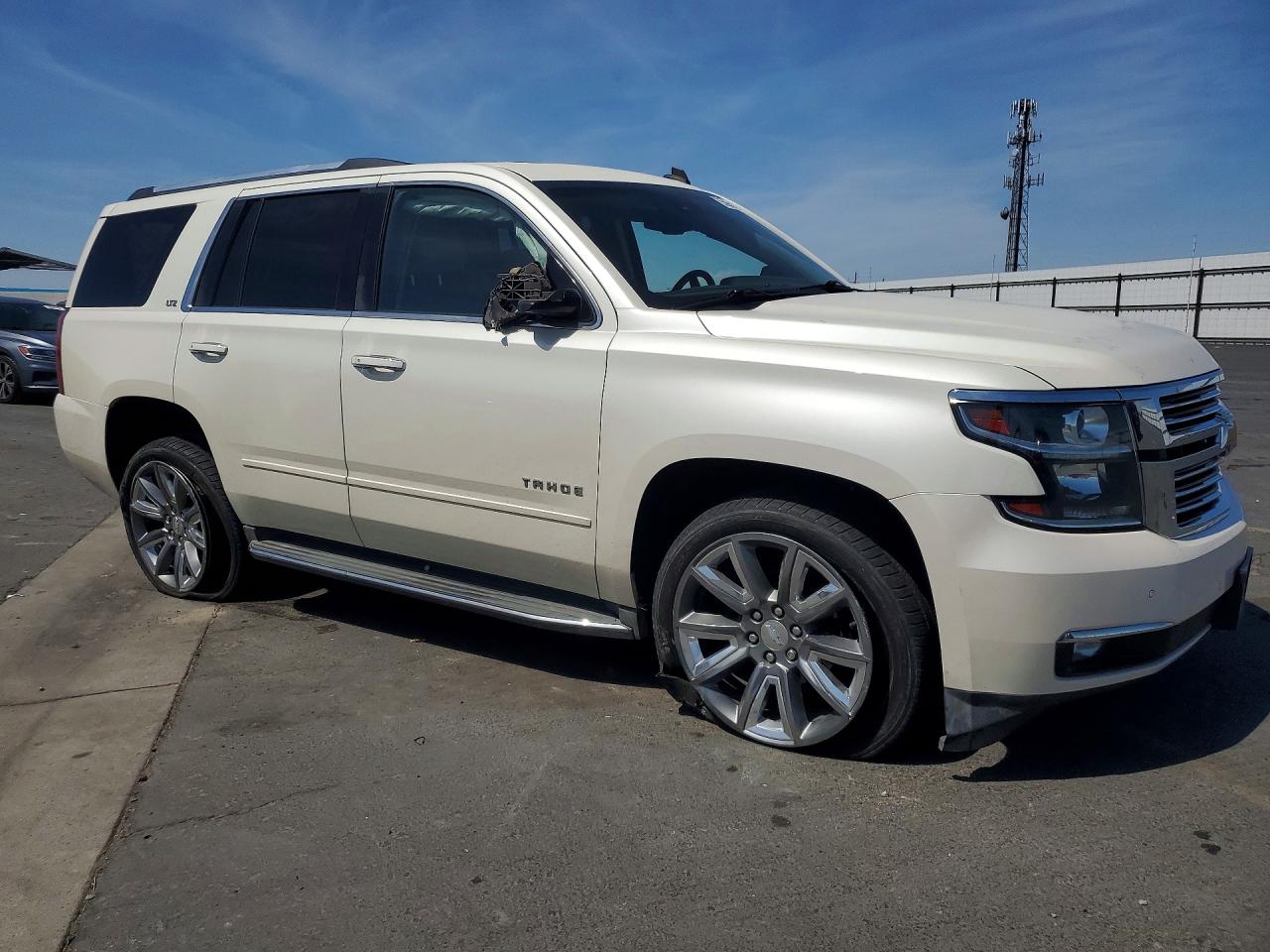 2015 Chevrolet Tahoe C1500 Ltz Белый vin: 1GNSCCKC3FR159227