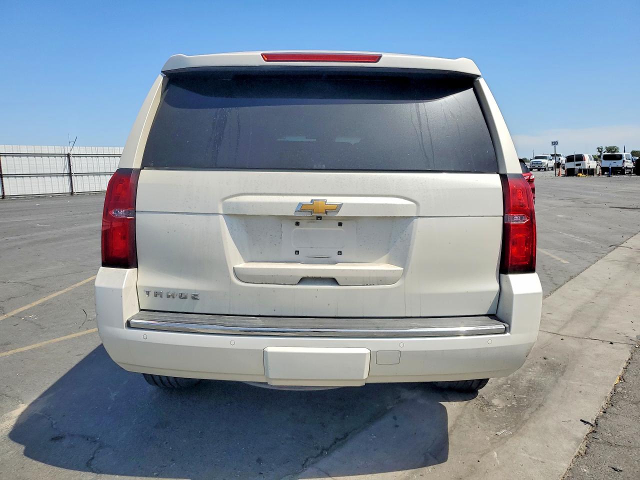 2015 Chevrolet Tahoe C1500 Ltz Белый vin: 1GNSCCKC3FR159227
