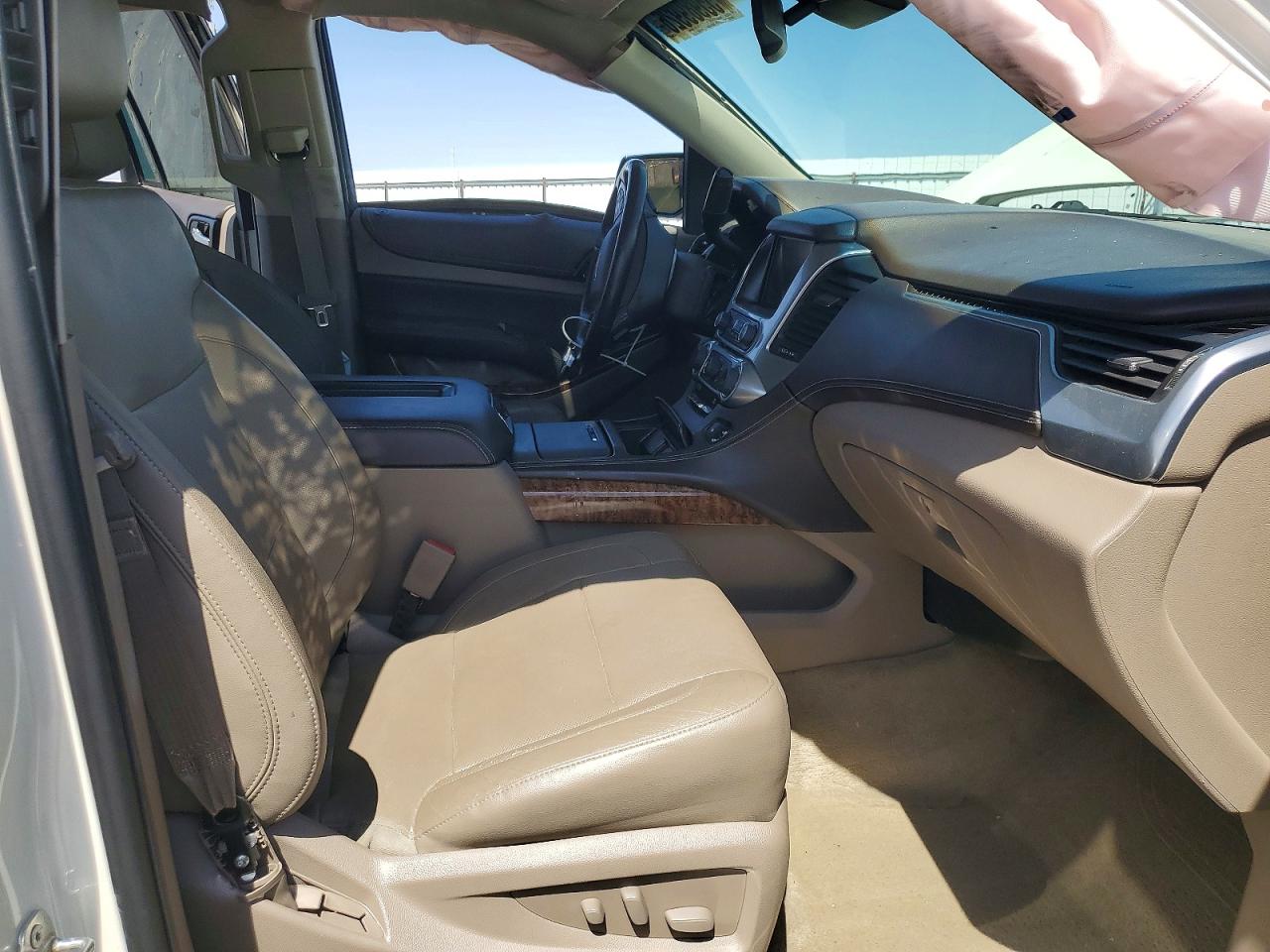 2015 Chevrolet Tahoe C1500 Ltz Белый vin: 1GNSCCKC3FR159227