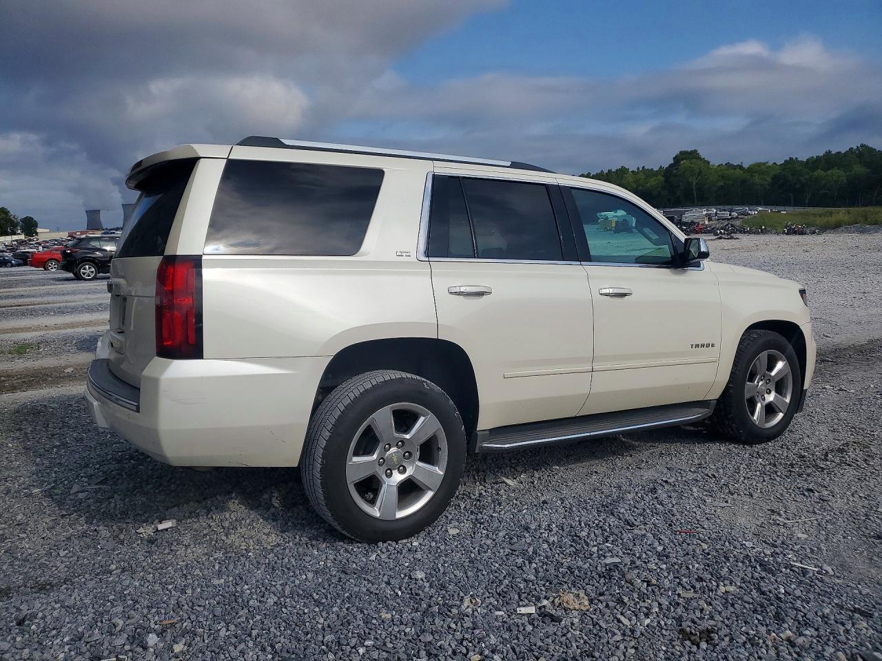 2015 Chevrolet Tahoe C1500 Ltz Cream vin: 1GNSCCKC3FR672610