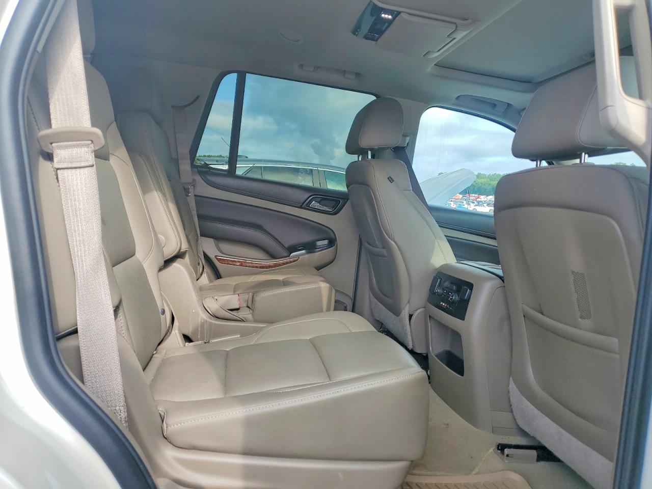 2015 Chevrolet Tahoe C1500 Ltz Cream vin: 1GNSCCKC3FR672610