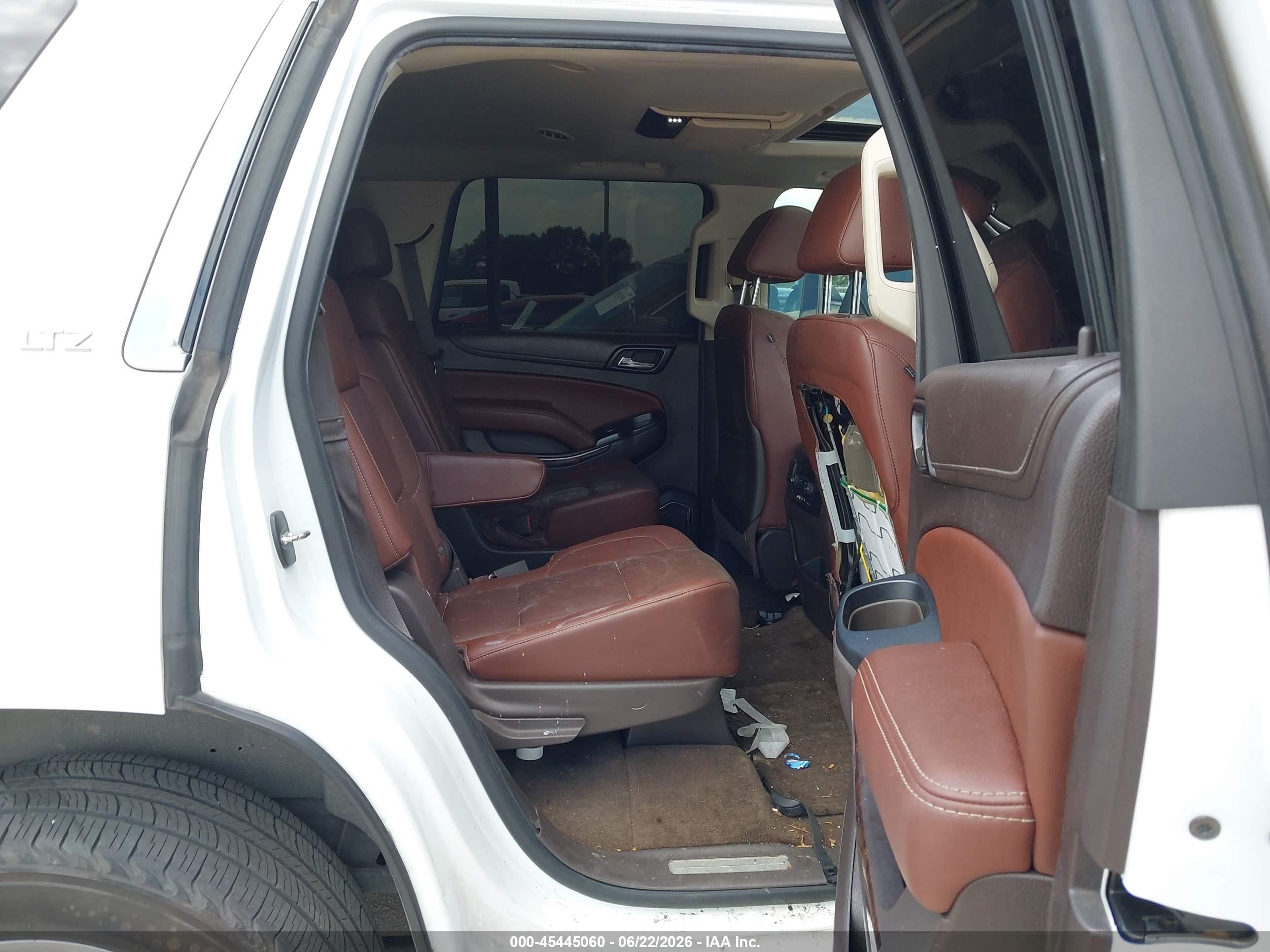 2015 Chevrolet Tahoe Ltz White vin: 1GNSCCKC4FR303299