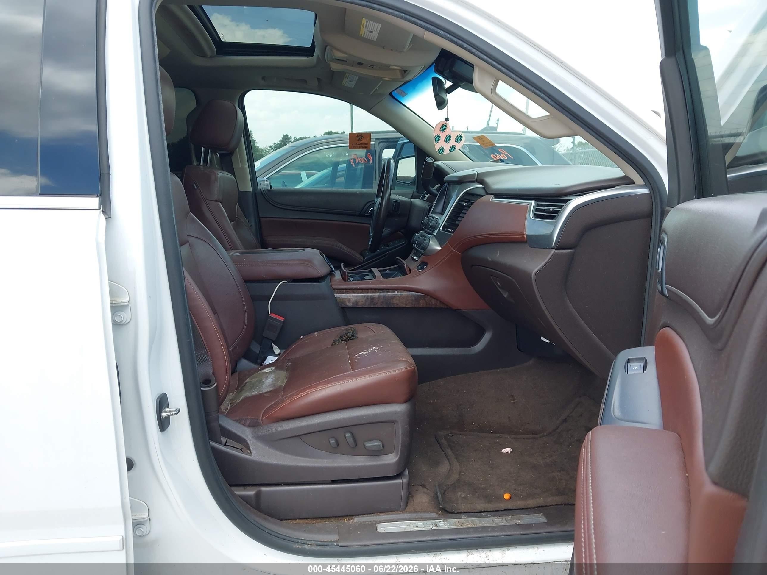 2015 Chevrolet Tahoe Ltz White vin: 1GNSCCKC4FR303299
