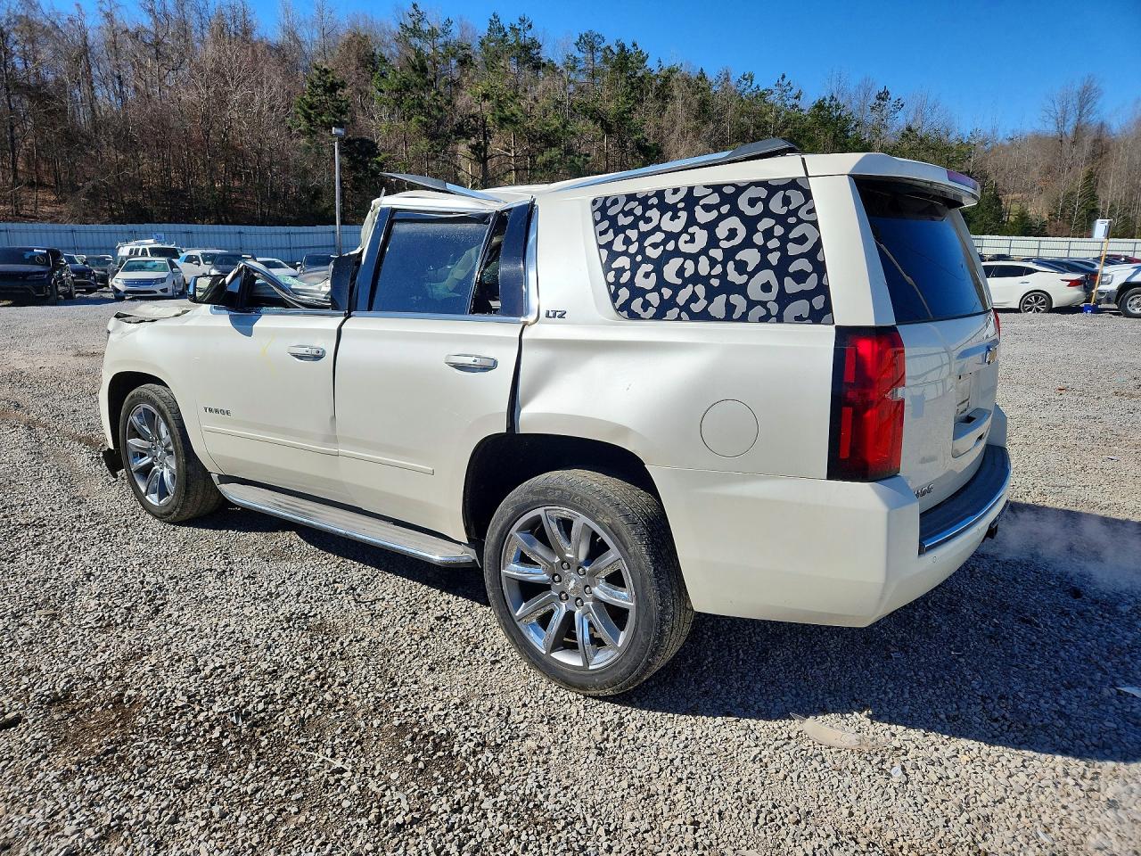 2015 Chevrolet Tahoe C1500 Ltz White vin: 1GNSCCKC5FR275691