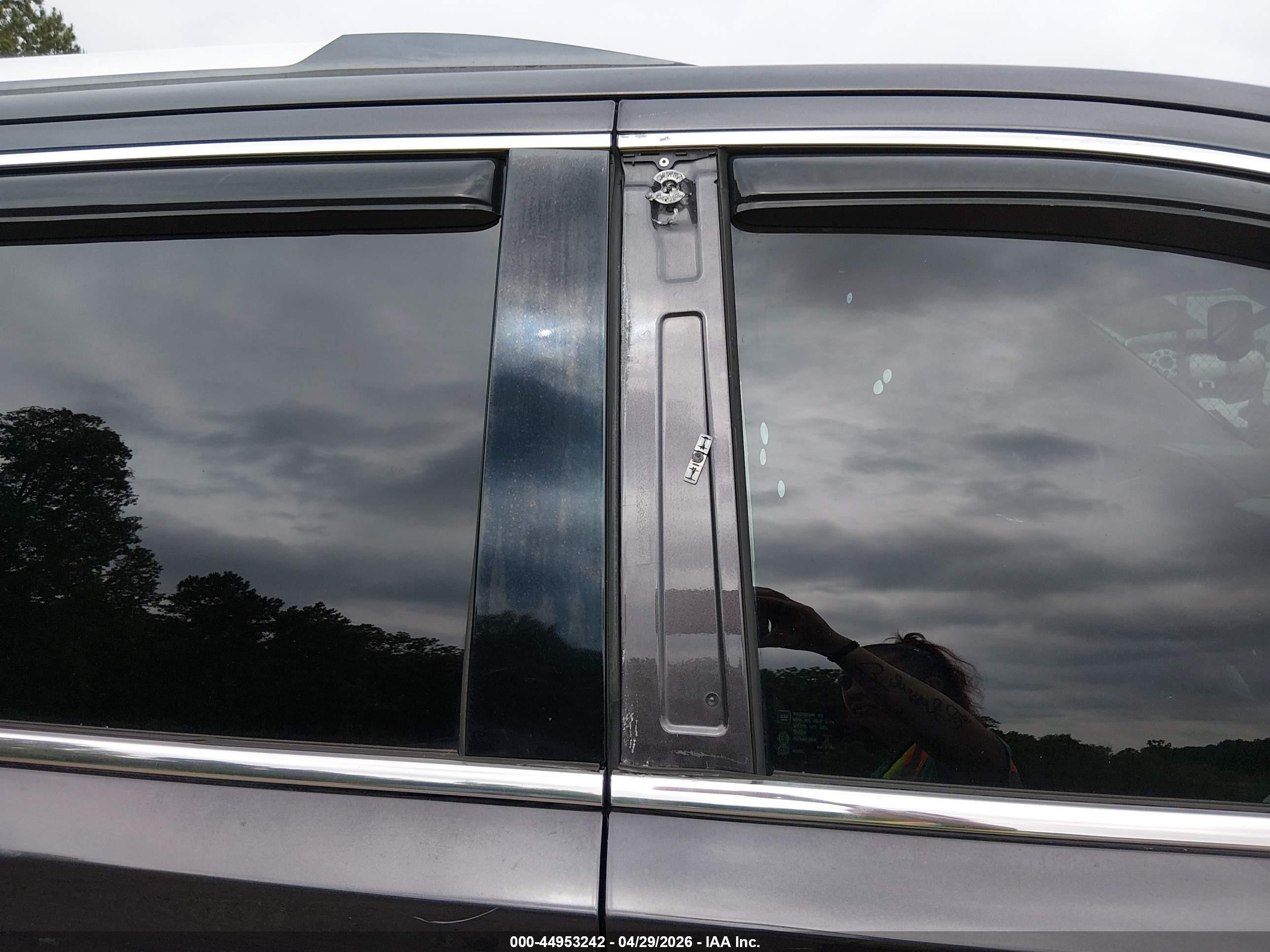 2015 Chevrolet Tahoe Ltz Gray vin: 1GNSCCKC6FR122995