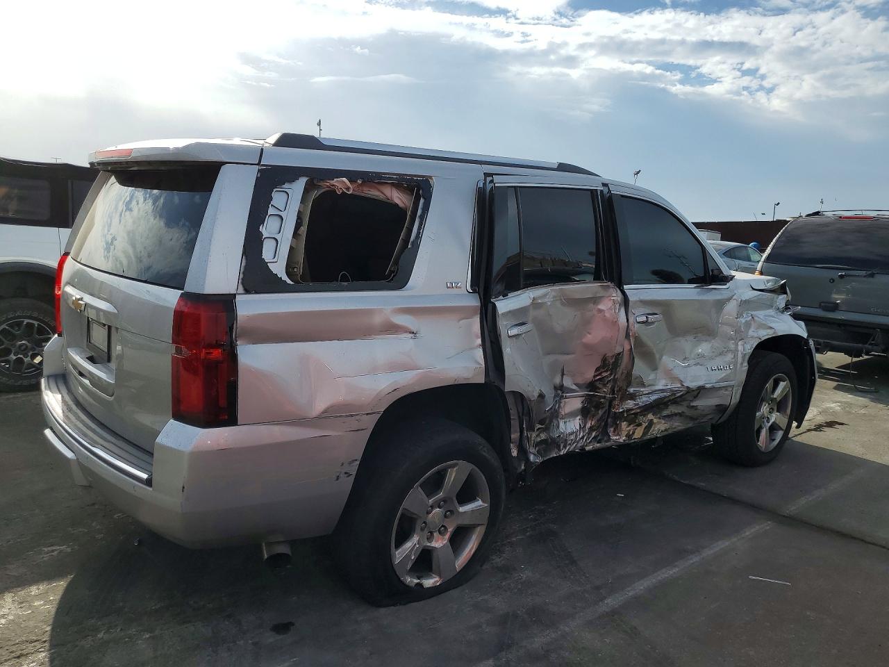 2015 Chevrolet Tahoe C1500 Ltz Silver vin: 1GNSCCKC6FR300310