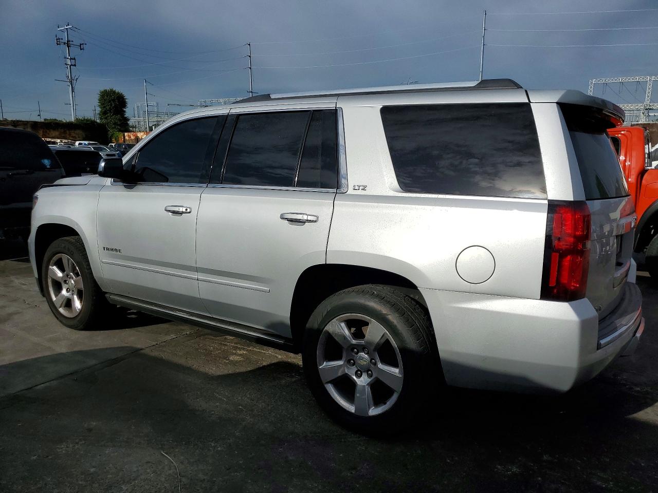 2015 Chevrolet Tahoe C1500 Ltz Silver vin: 1GNSCCKC6FR300310