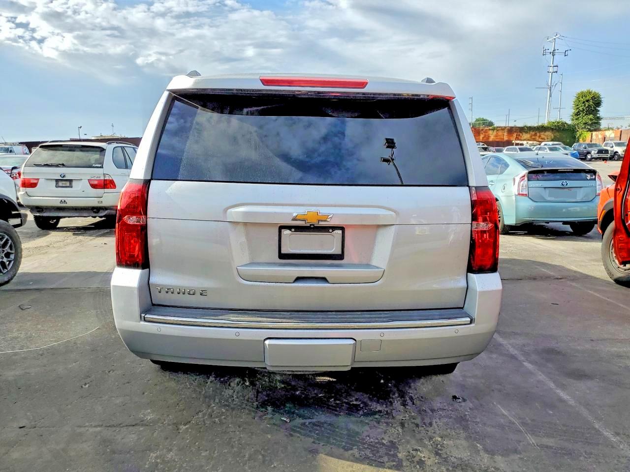 2015 Chevrolet Tahoe C1500 Ltz Silver vin: 1GNSCCKC6FR300310