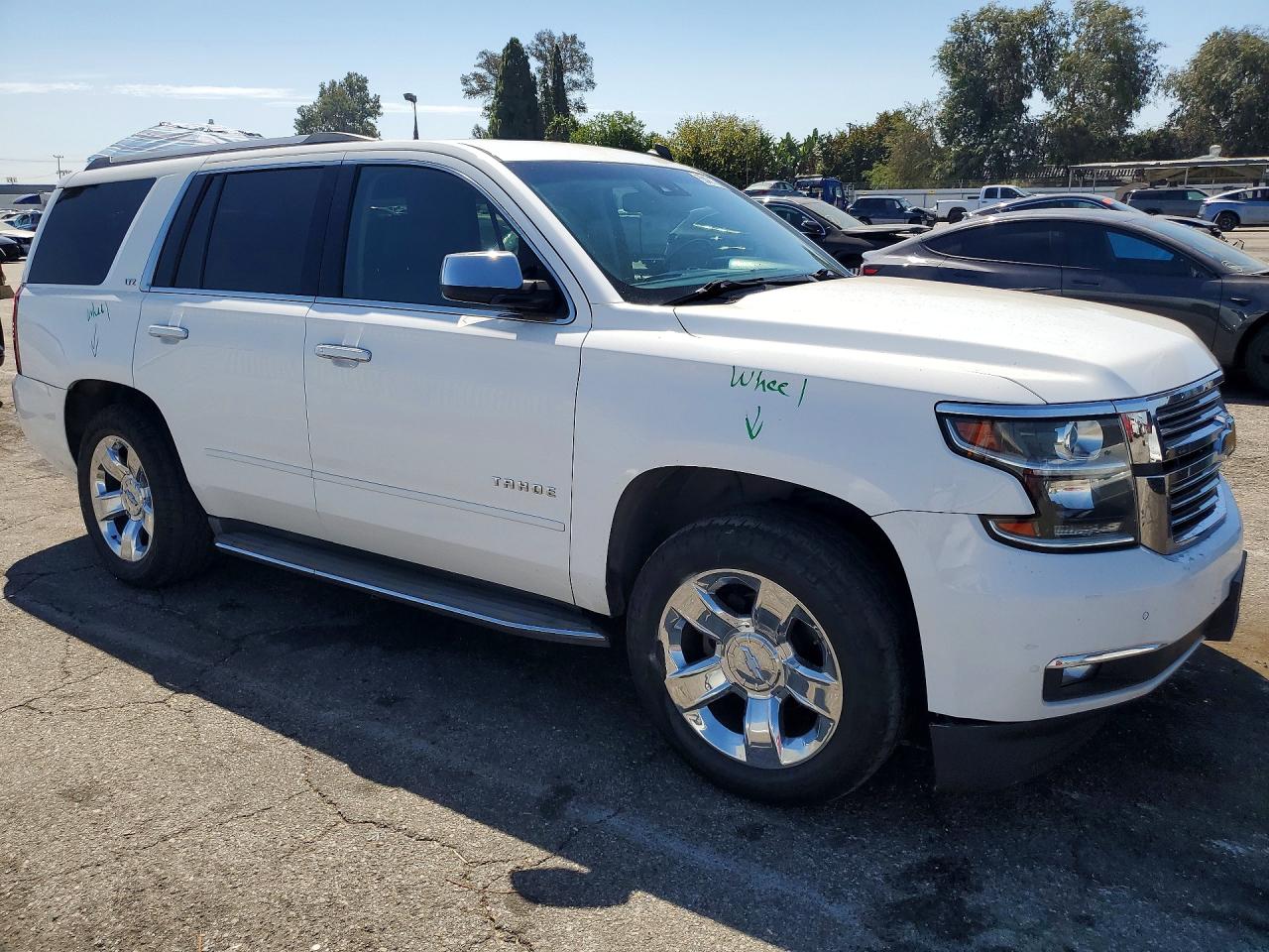 2015 Chevrolet Tahoe C1500 Ltz White vin: 1GNSCCKC8FR185564