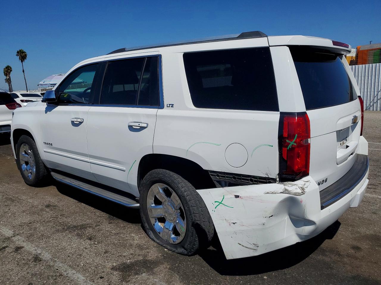 2015 Chevrolet Tahoe C1500 Ltz White vin: 1GNSCCKC8FR185564
