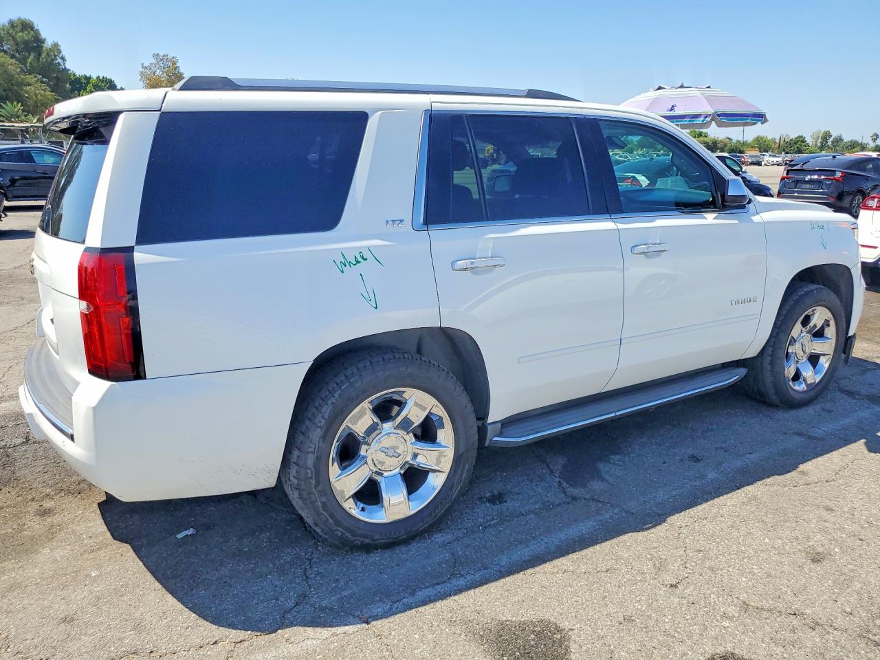 2015 Chevrolet Tahoe C1500 Ltz White vin: 1GNSCCKC8FR185564