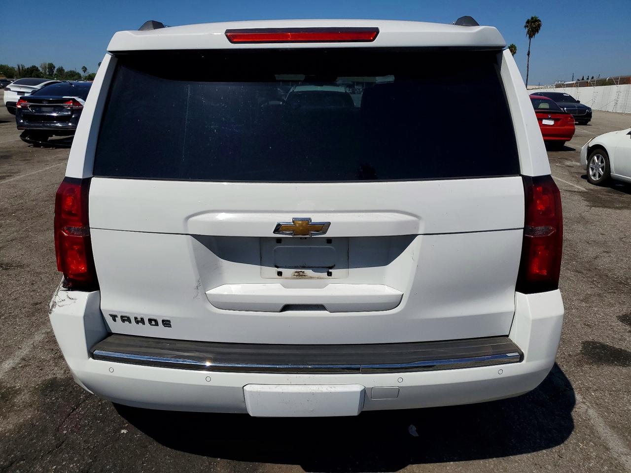 2015 Chevrolet Tahoe C1500 Ltz White vin: 1GNSCCKC8FR185564