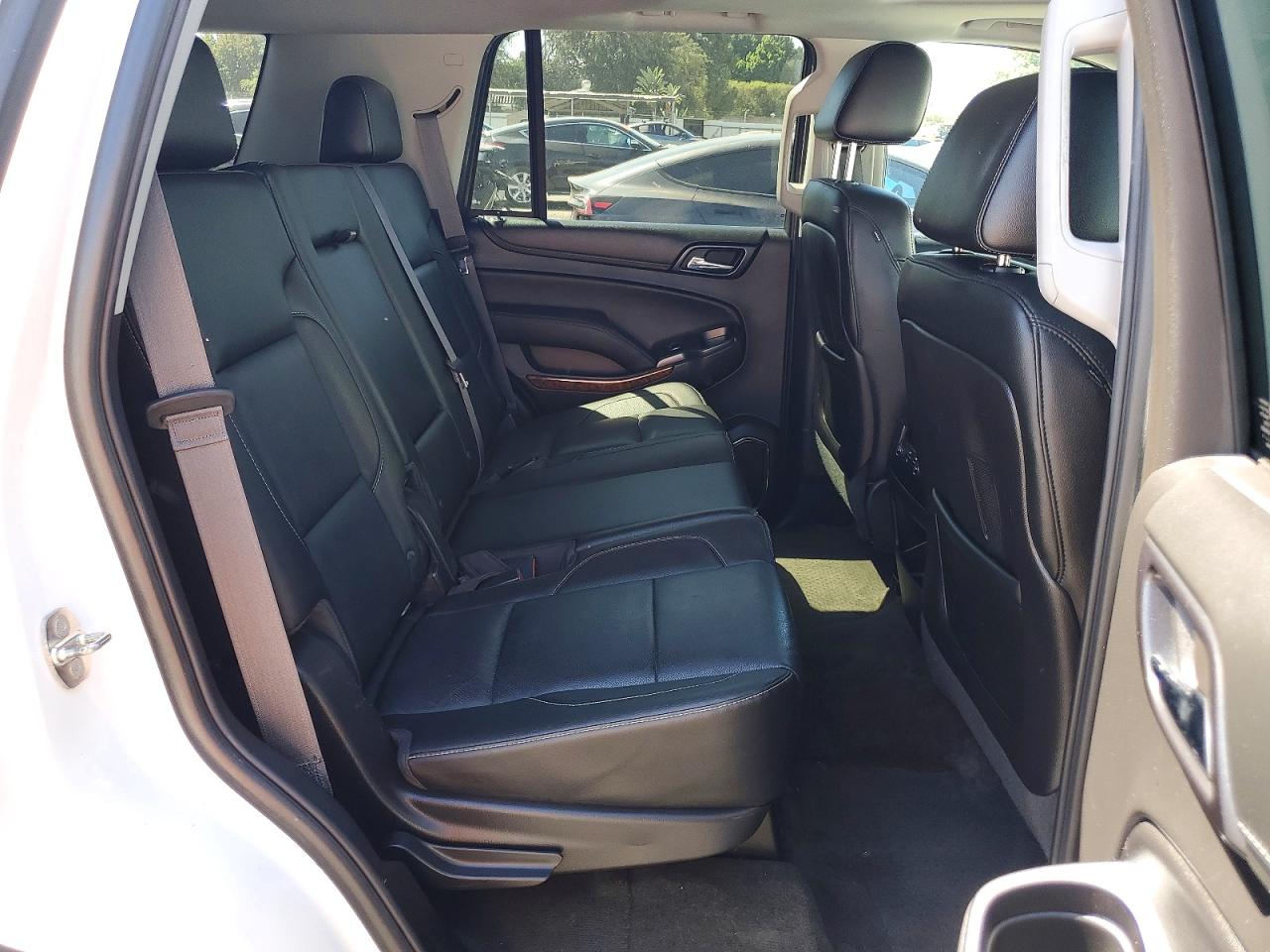 2015 Chevrolet Tahoe C1500 Ltz White vin: 1GNSCCKC8FR185564
