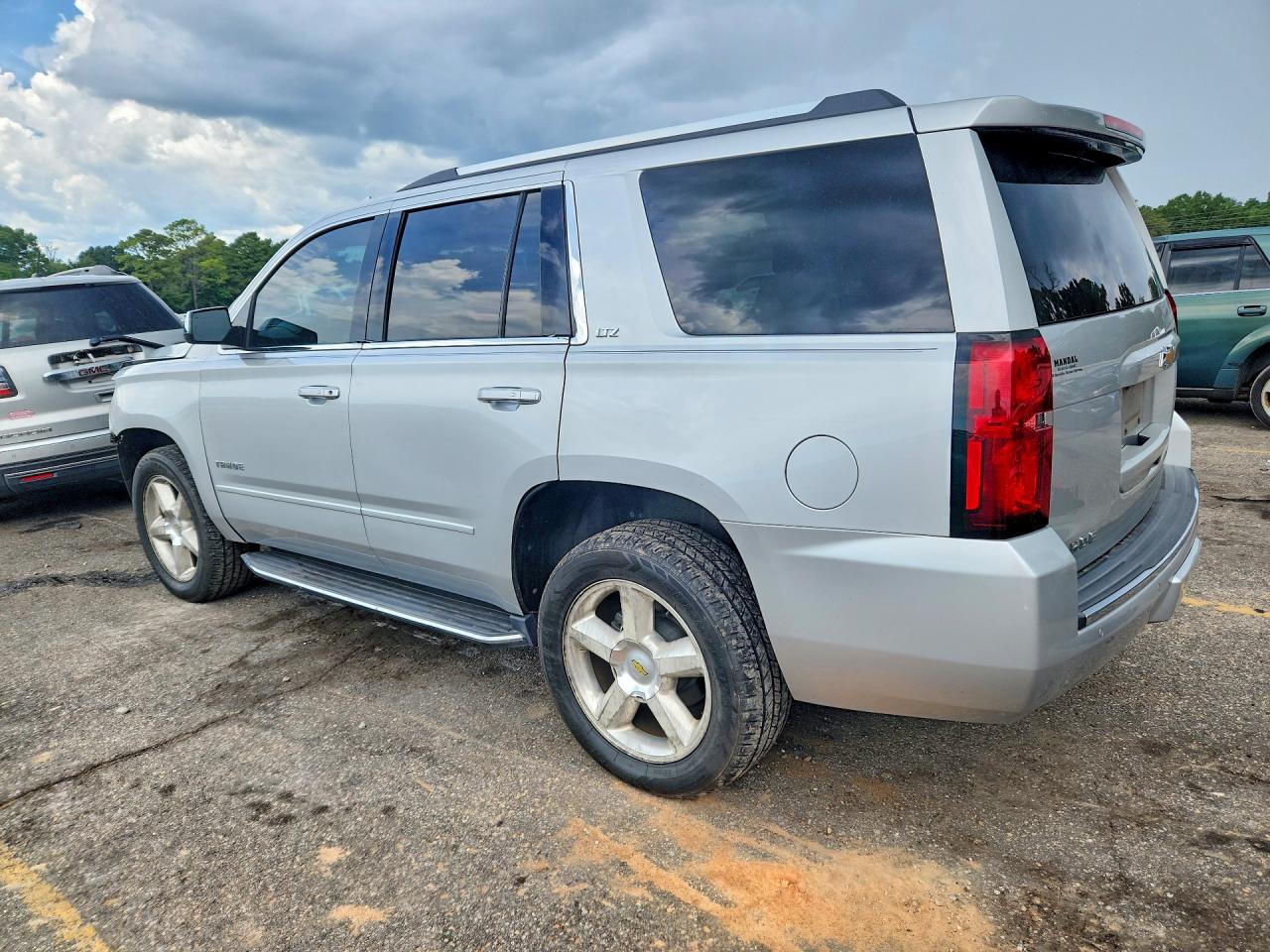 2015 Chevrolet Tahoe C1500 Ltz Silver vin: 1GNSCCKC8FR525134