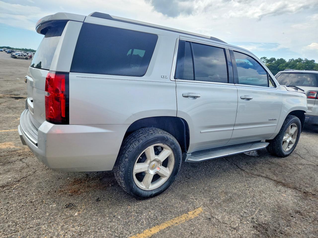 2015 Chevrolet Tahoe C1500 Ltz Silver vin: 1GNSCCKC8FR525134