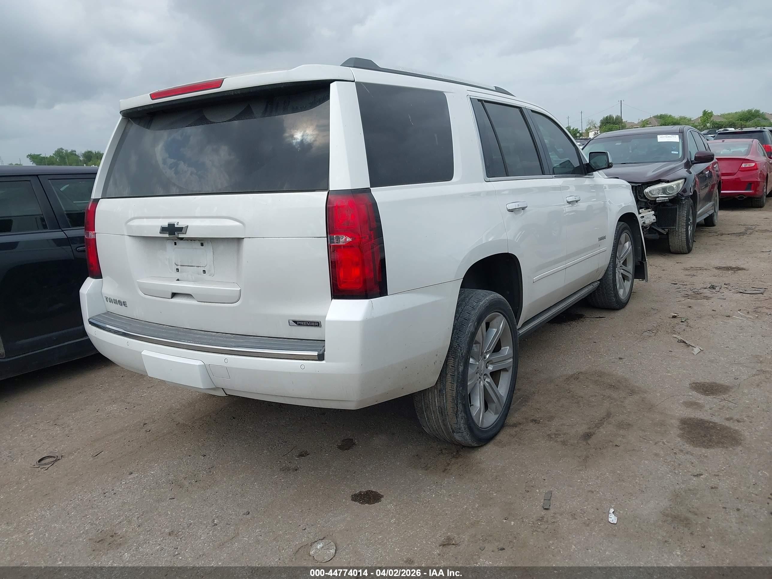 2018 Chevrolet Tahoe Premier White vin: 1GNSCCKC8JR296141