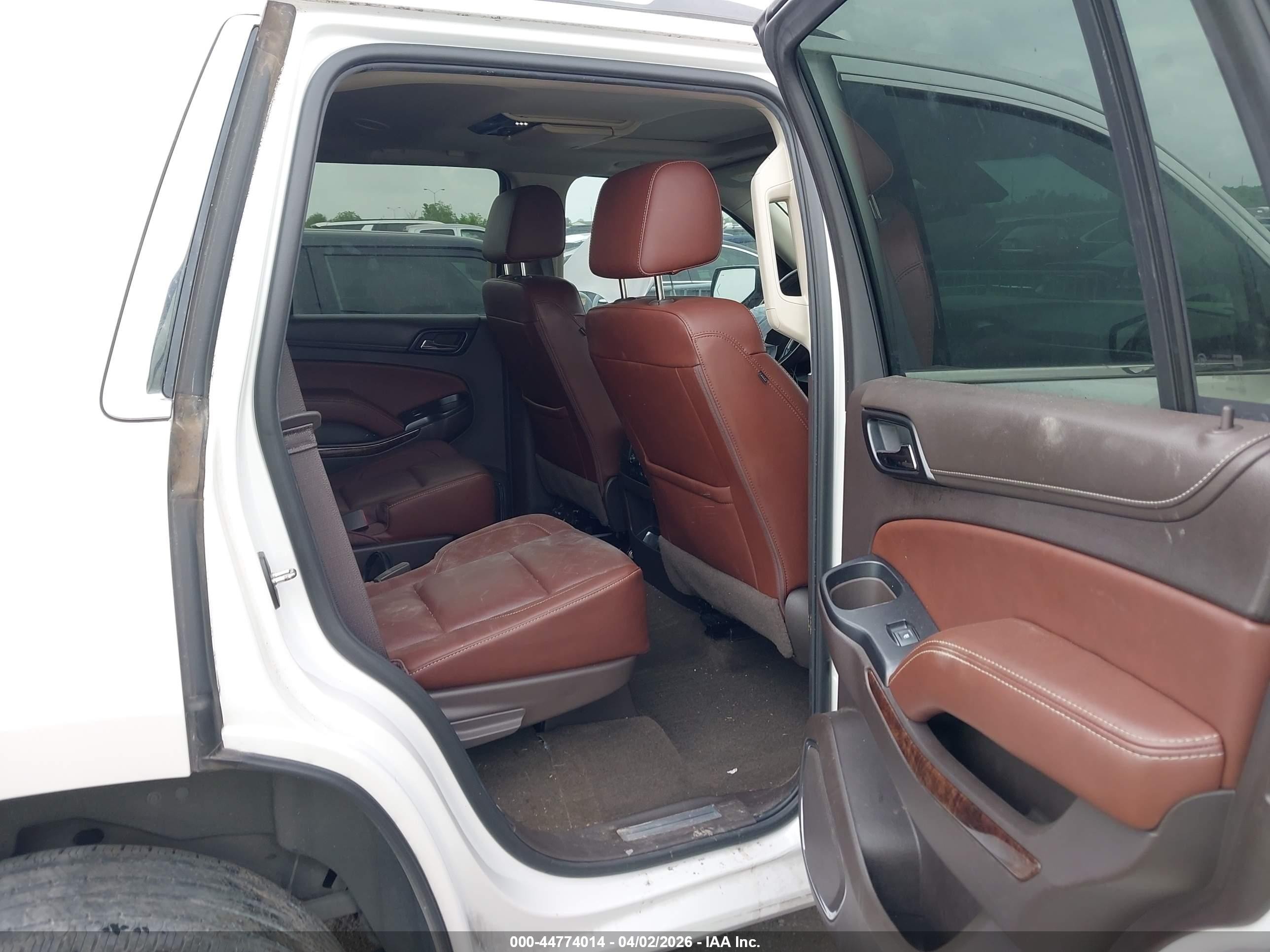 2018 Chevrolet Tahoe Premier White vin: 1GNSCCKC8JR296141
