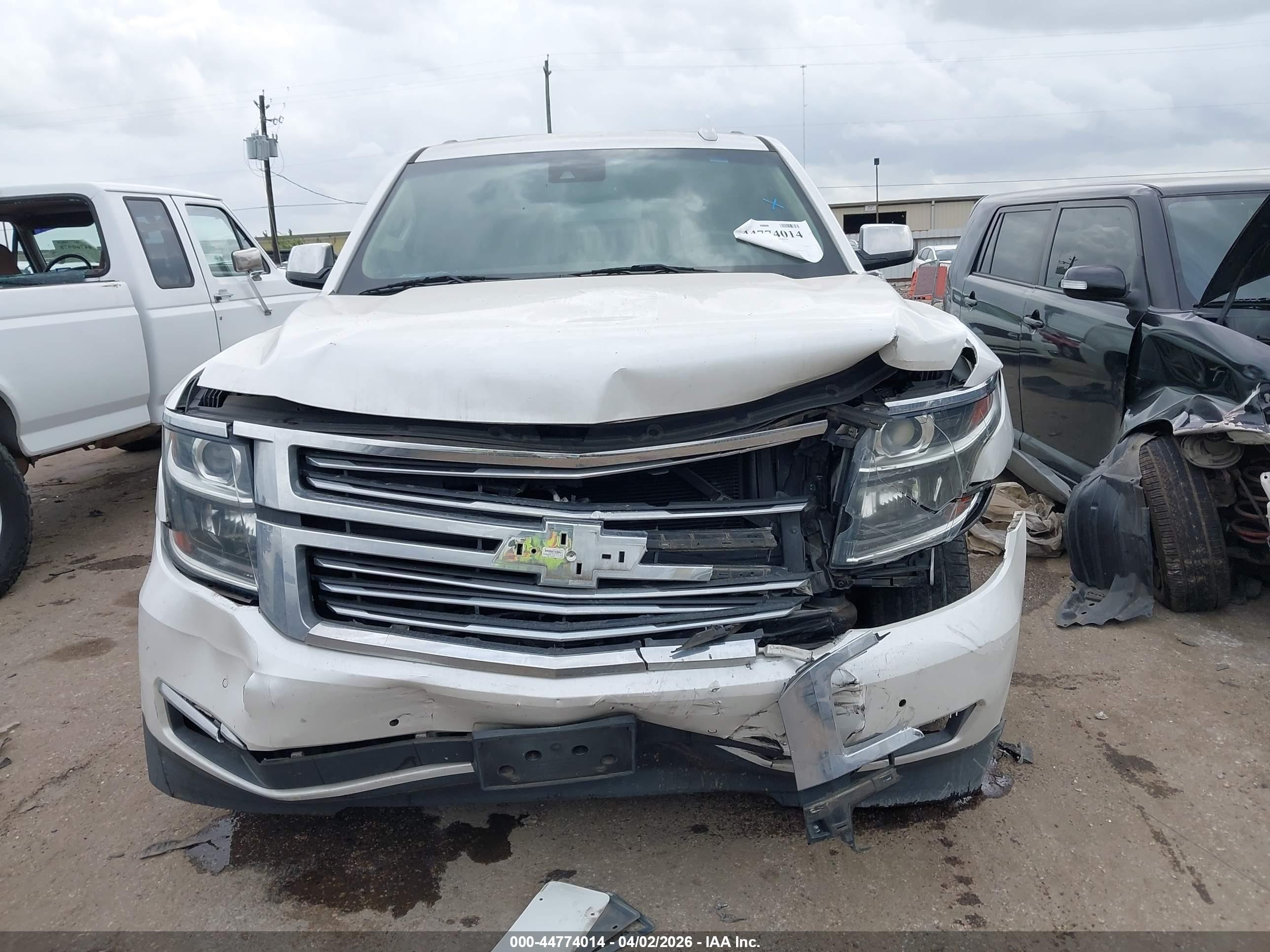 2018 Chevrolet Tahoe Premier White vin: 1GNSCCKC8JR296141