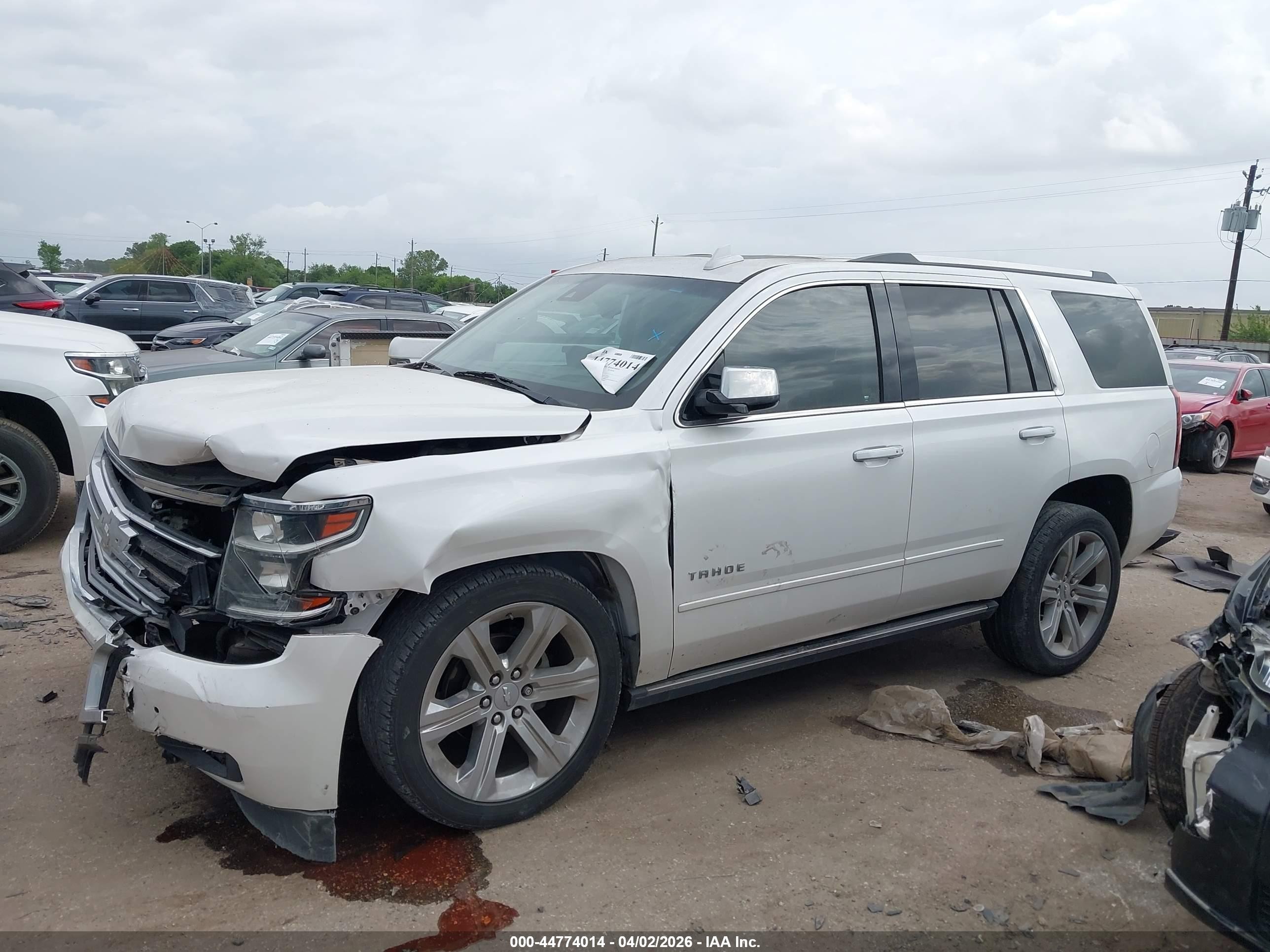 2018 Chevrolet Tahoe Premier White vin: 1GNSCCKC8JR296141