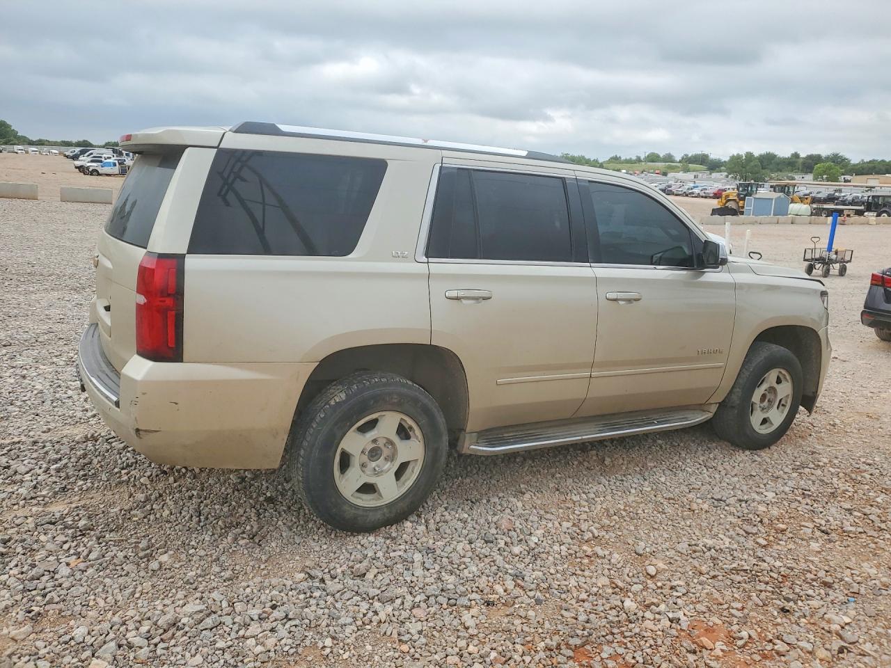 2015 Chevrolet Tahoe C1500 Ltz Tan vin: 1GNSCCKC9FR183970