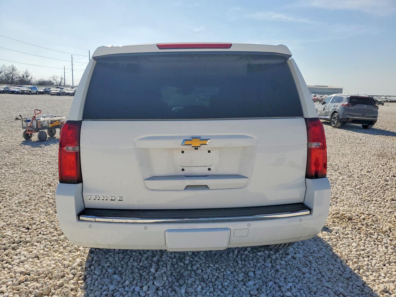 2015 Chevrolet Tahoe C1500 Ltz Белый vin: 1GNSCCKC9FR217874