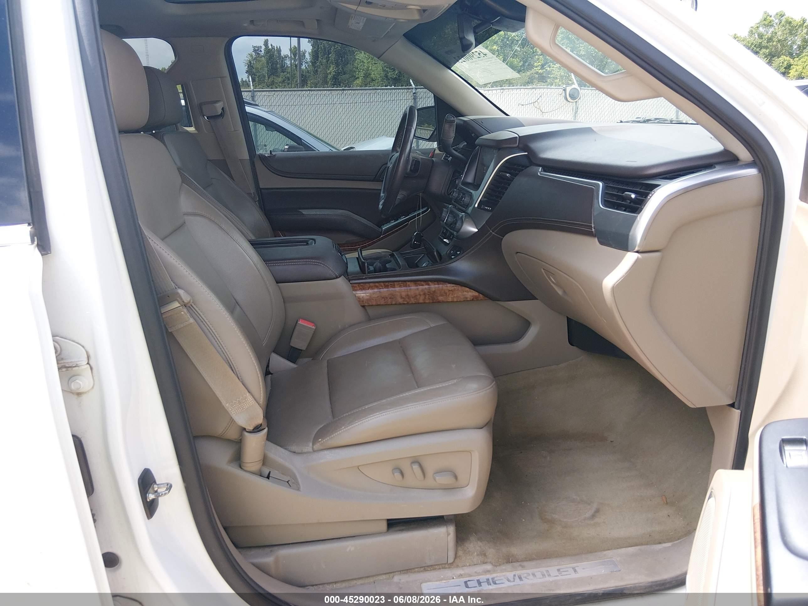 2015 Chevrolet Tahoe Ltz White vin: 1GNSCCKCXFR511347