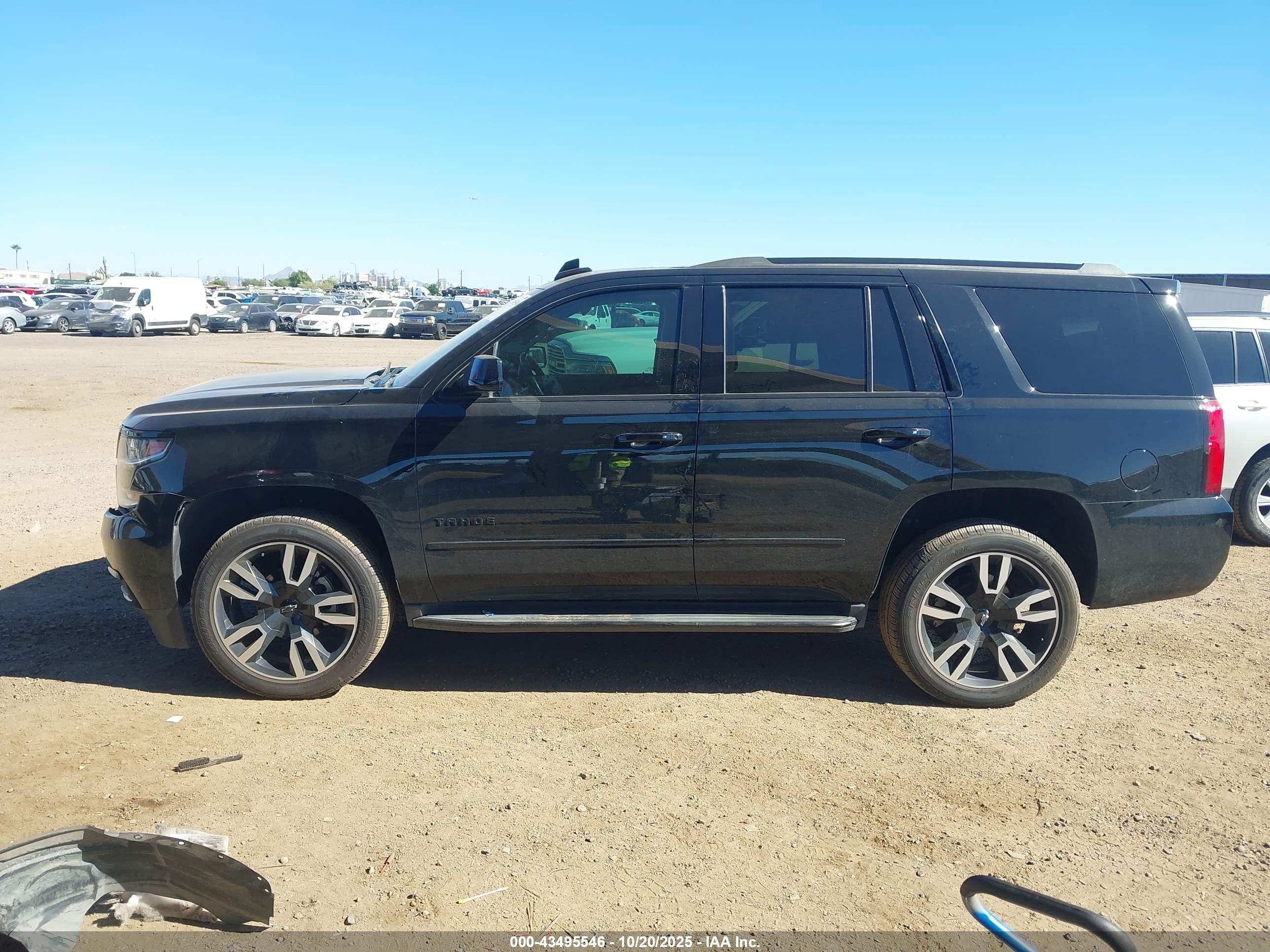 2018 Chevrolet Tahoe Premier Черный vin: 1GNSCCKJ5JR296869