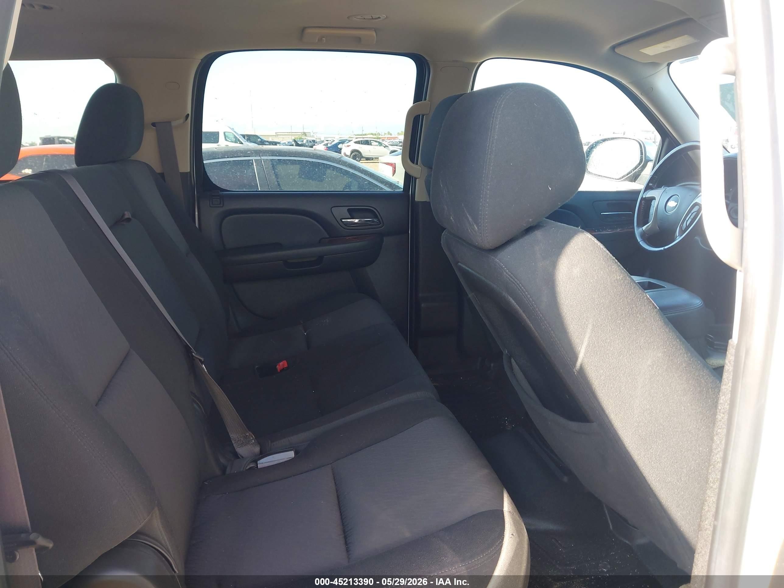 2014 Chevrolet Suburban 1500 Ls White vin: 1GNSCHE03ER176641