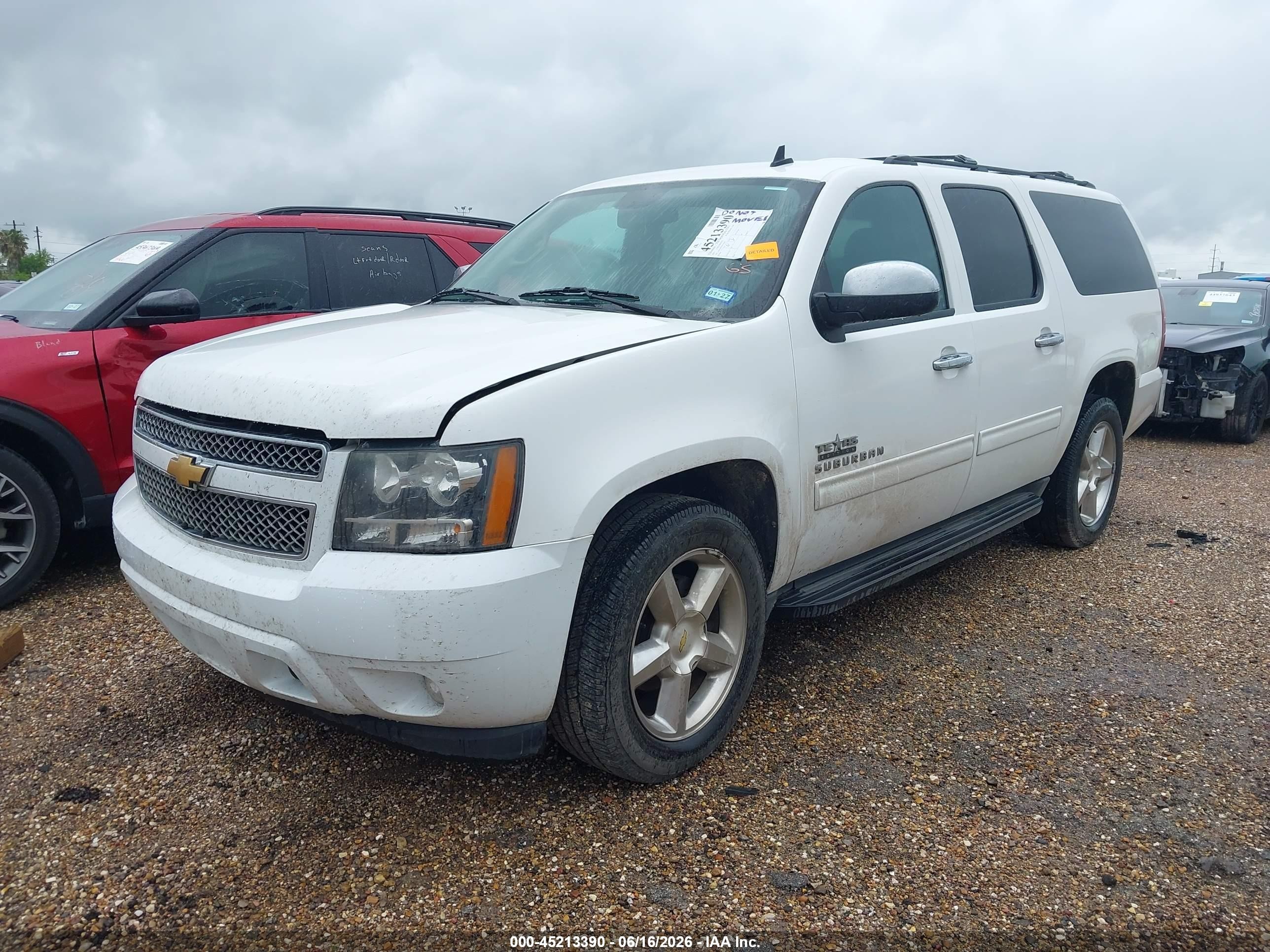 2014 Chevrolet Suburban 1500 Ls White vin: 1GNSCHE03ER176641