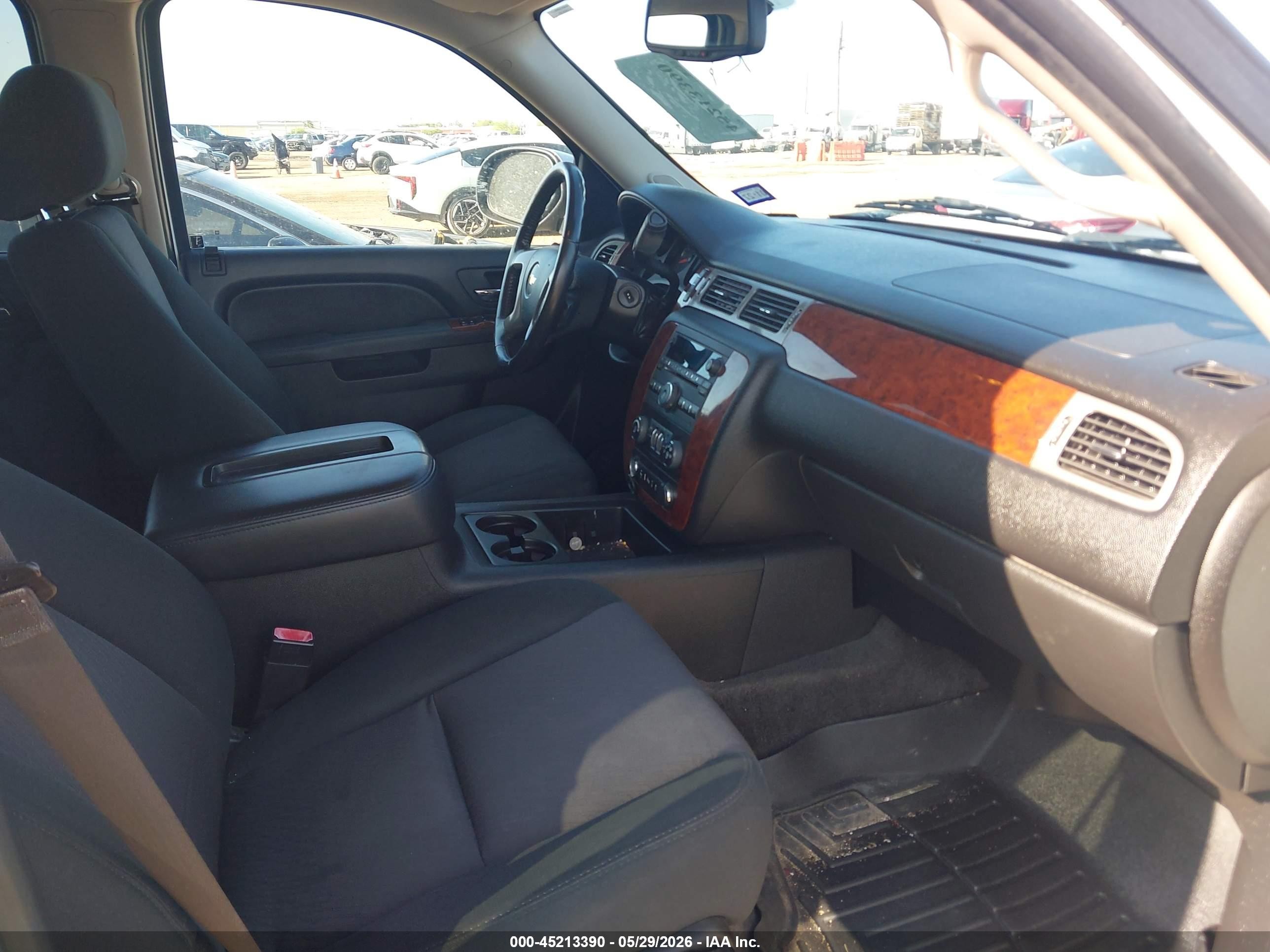 2014 Chevrolet Suburban 1500 Ls White vin: 1GNSCHE03ER176641