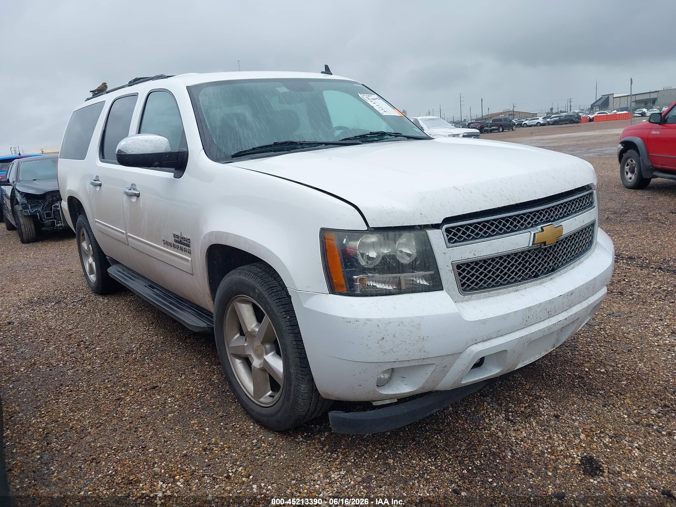 2014 Chevrolet Suburban 1500 Ls White vin: 1GNSCHE03ER176641