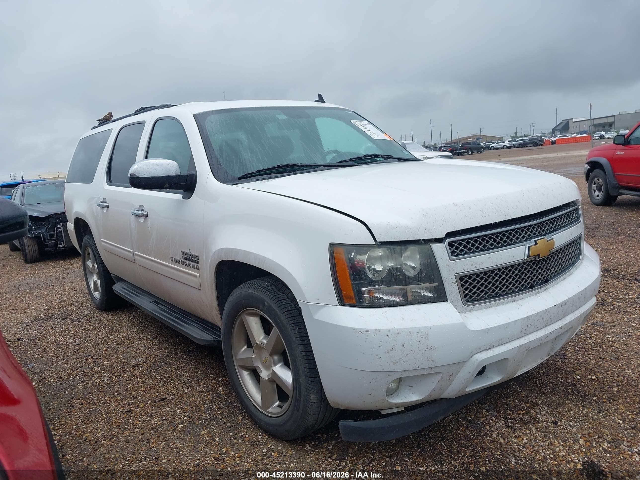 2014 Chevrolet Suburban 1500 Ls White vin: 1GNSCHE03ER176641