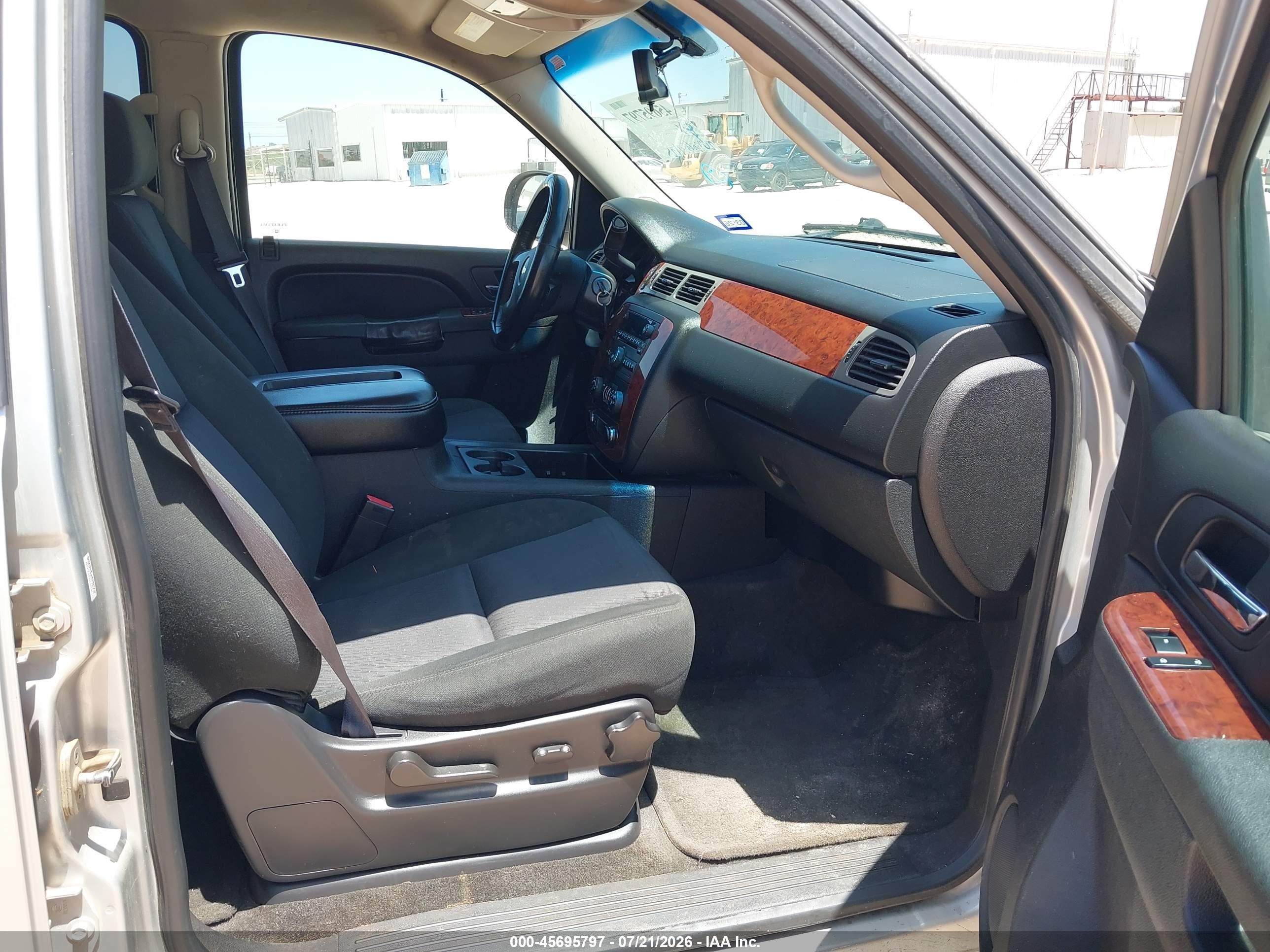 2013 Chevrolet Suburban Ls Серебряный vin: 1GNSCHE09DR231804