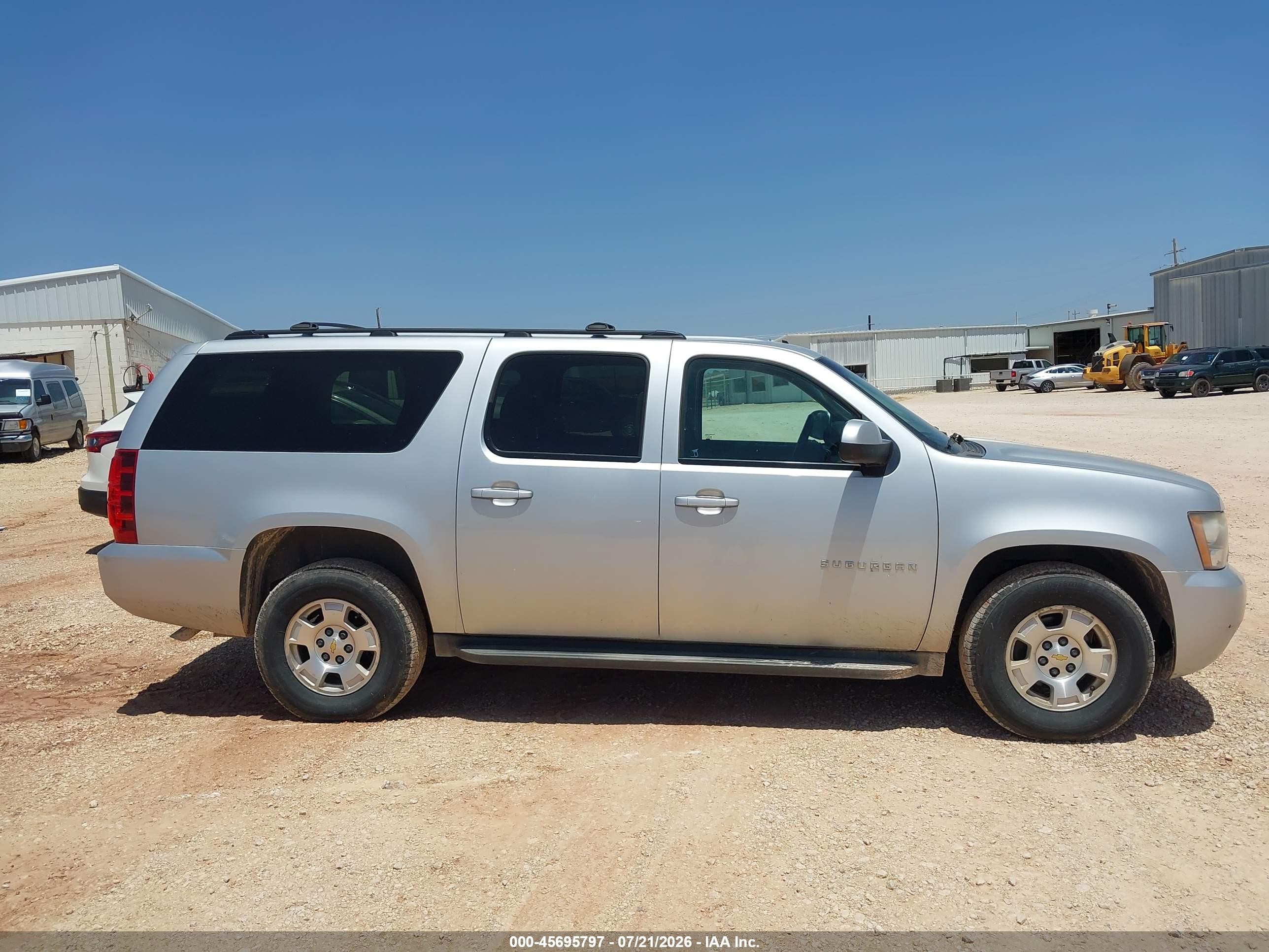 2013 Chevrolet Suburban Ls Серебряный vin: 1GNSCHE09DR231804