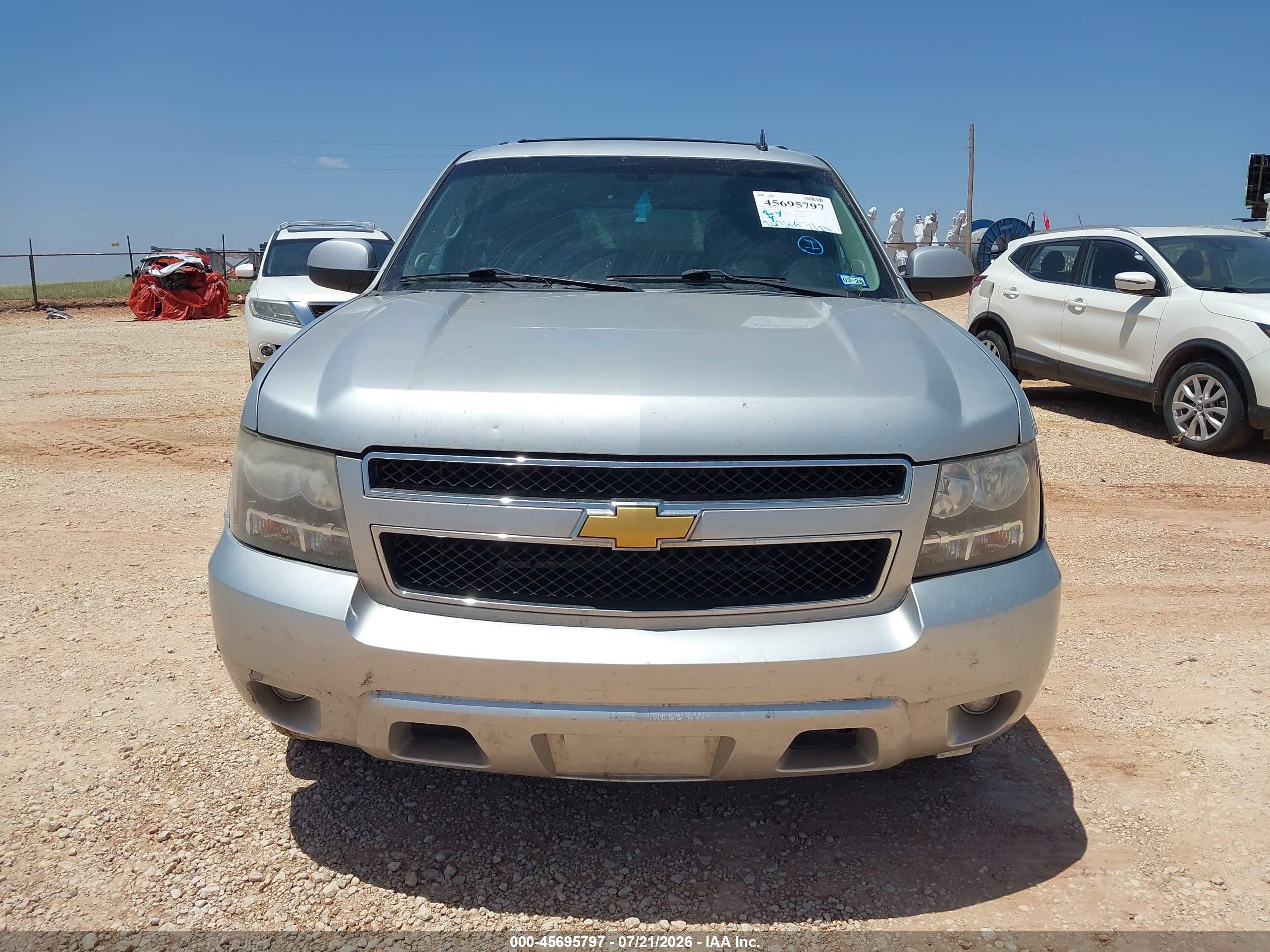 2013 Chevrolet Suburban Ls Серебряный vin: 1GNSCHE09DR231804