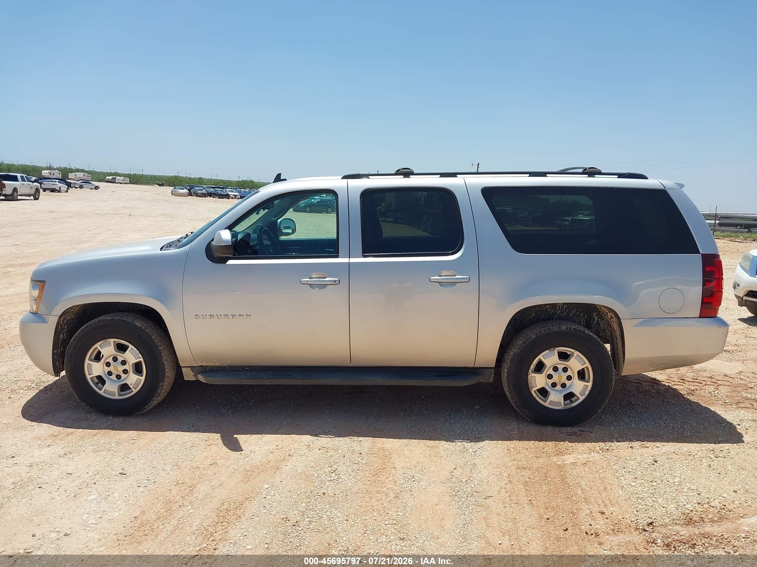 2013 Chevrolet Suburban Ls Серебряный vin: 1GNSCHE09DR231804