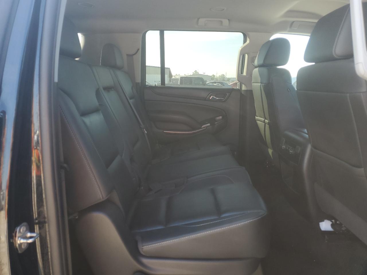 2018 Chevrolet Suburban C1500 Lt Черный vin: 1GNSCHKC2JR349932