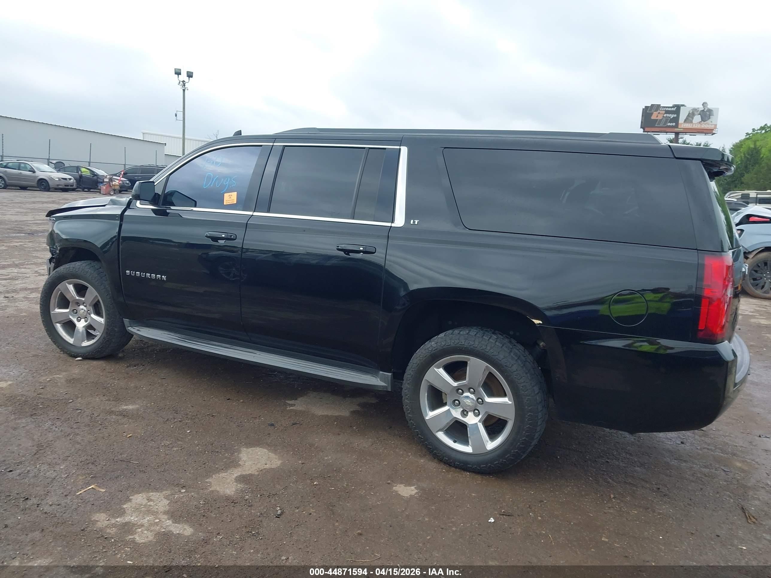 2016 Chevrolet Suburban Lt Черный vin: 1GNSCHKC8GR325949