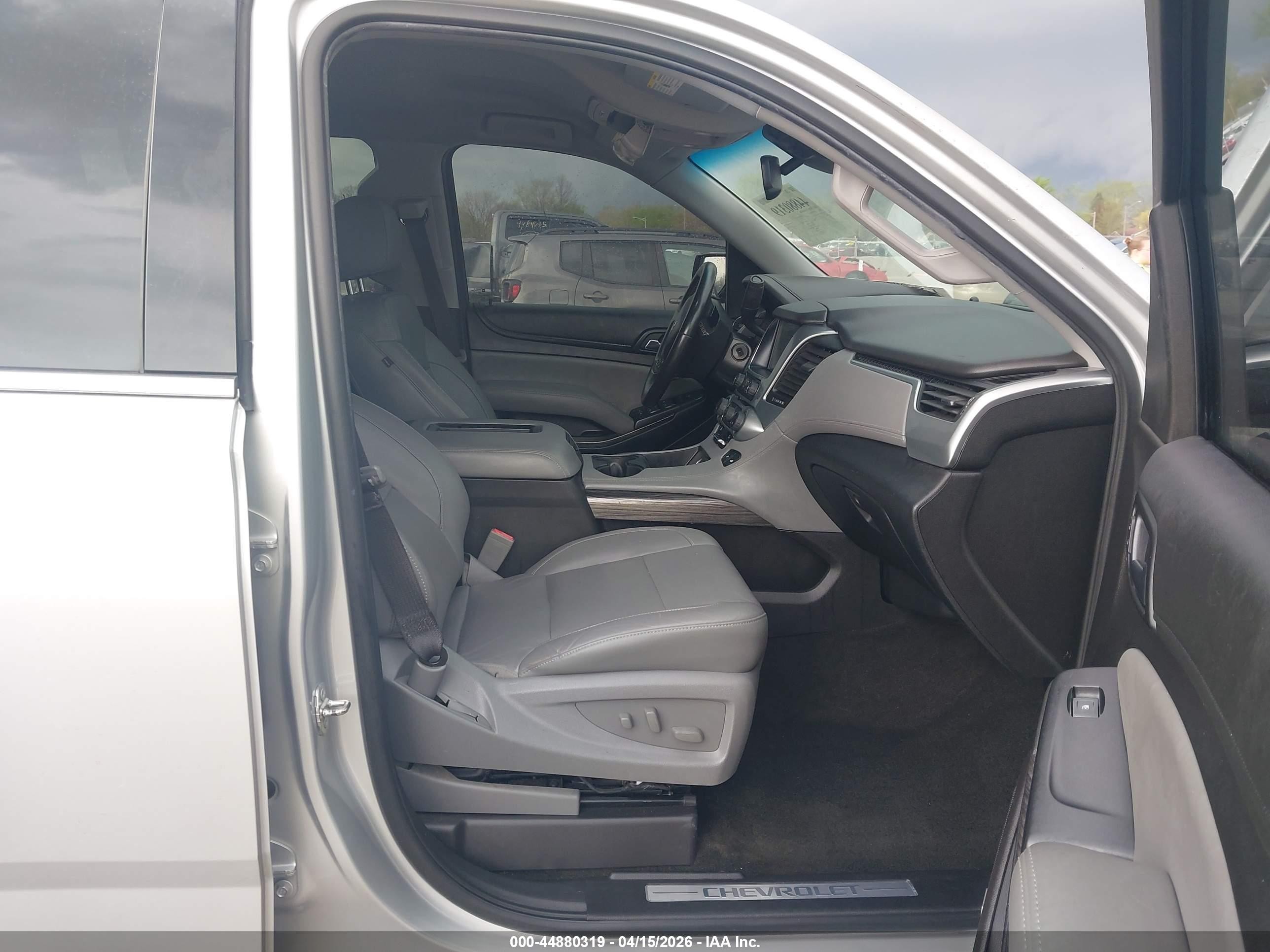 2018 Chevrolet Suburban Lt Gray vin: 1GNSCHKC8JR132126