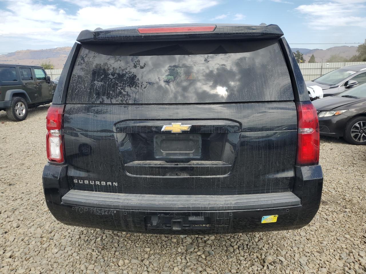 2018 Chevrolet Suburban C1500 Lt Черный vin: 1GNSCHKC8JR336716